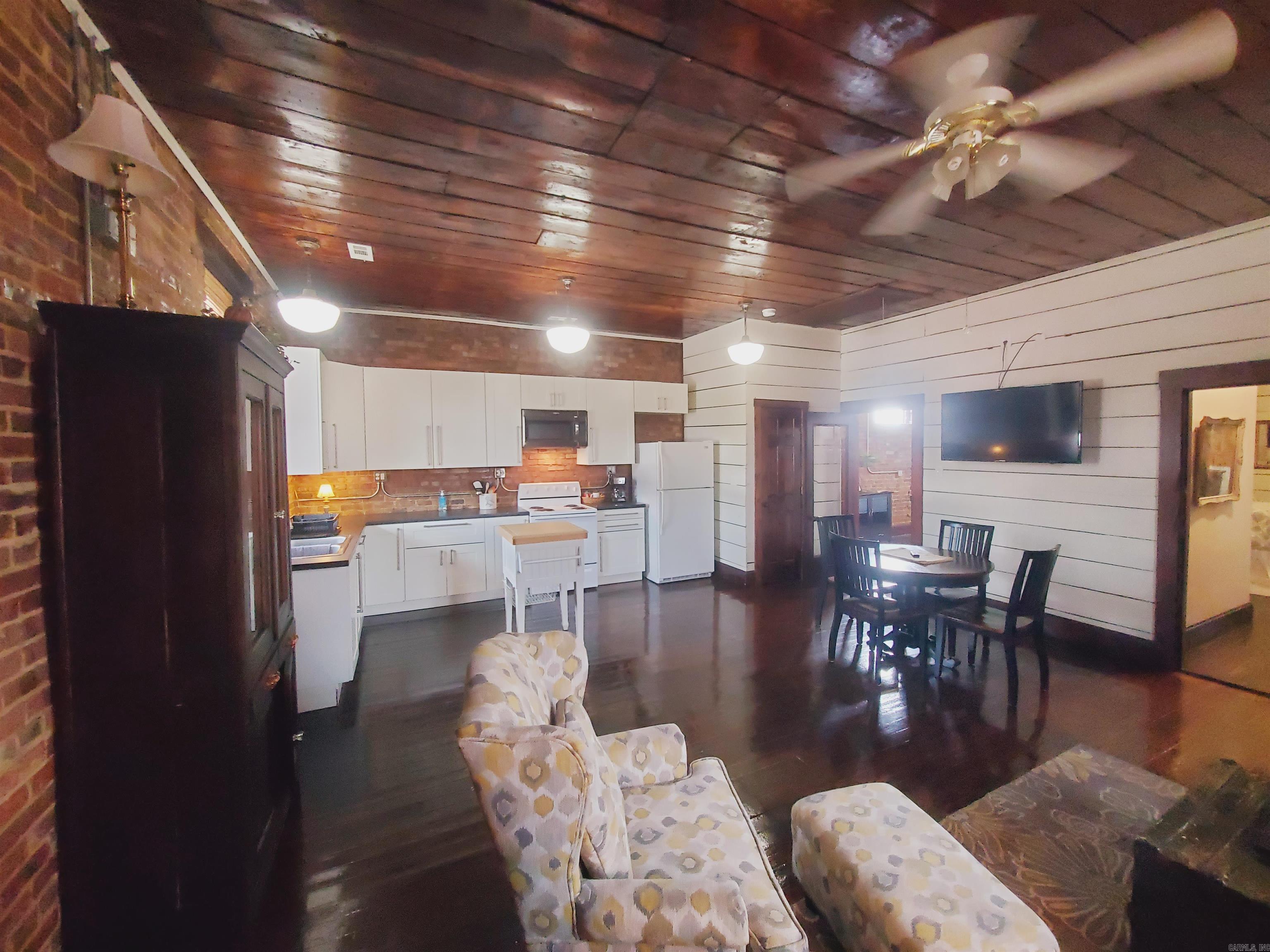 147 S 3rd  Piggott, AR