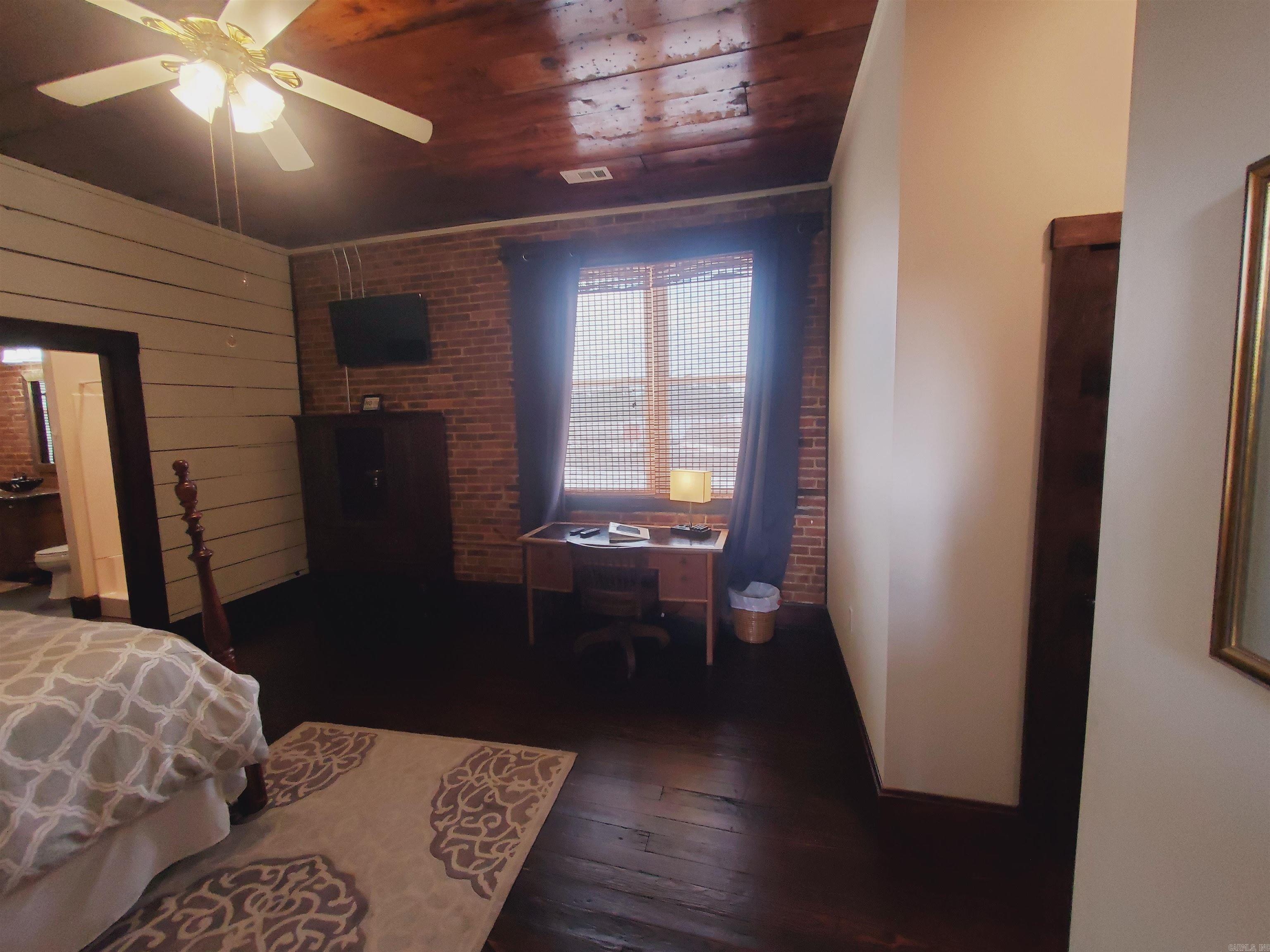 147 S 3rd  Piggott, AR