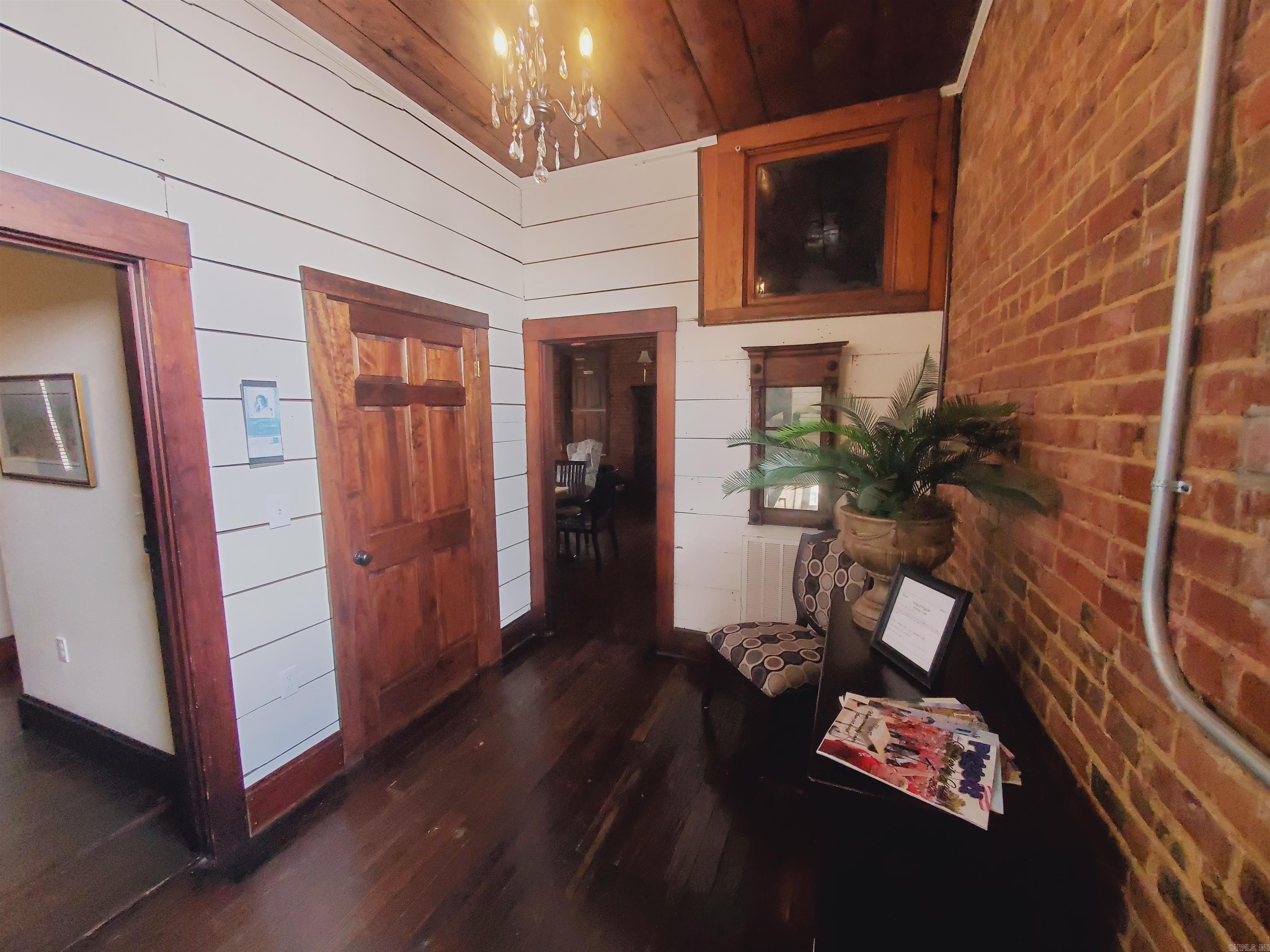 147 S 3rd  Piggott, AR