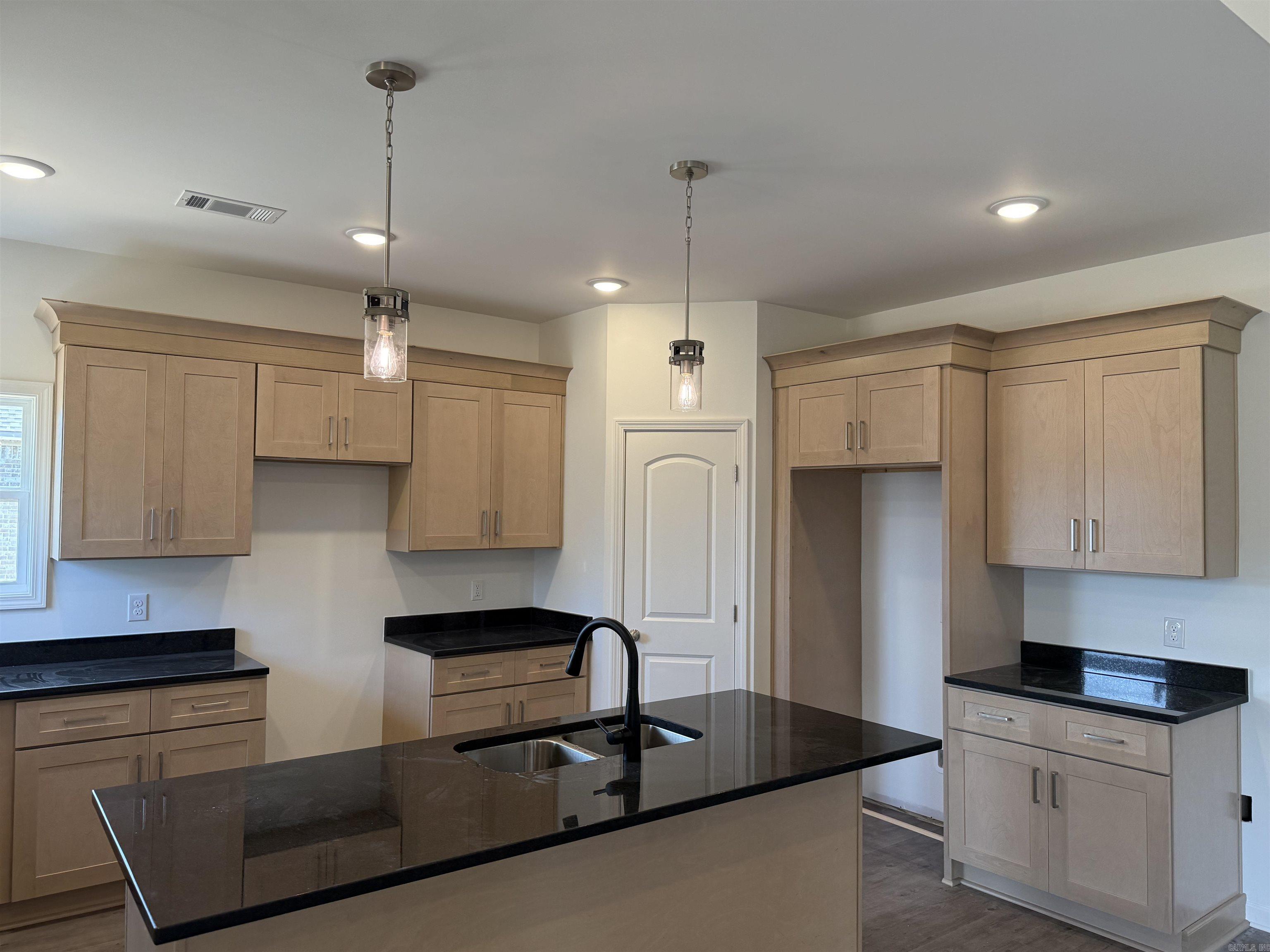 1407 Pamela Lake City, AR 72437
