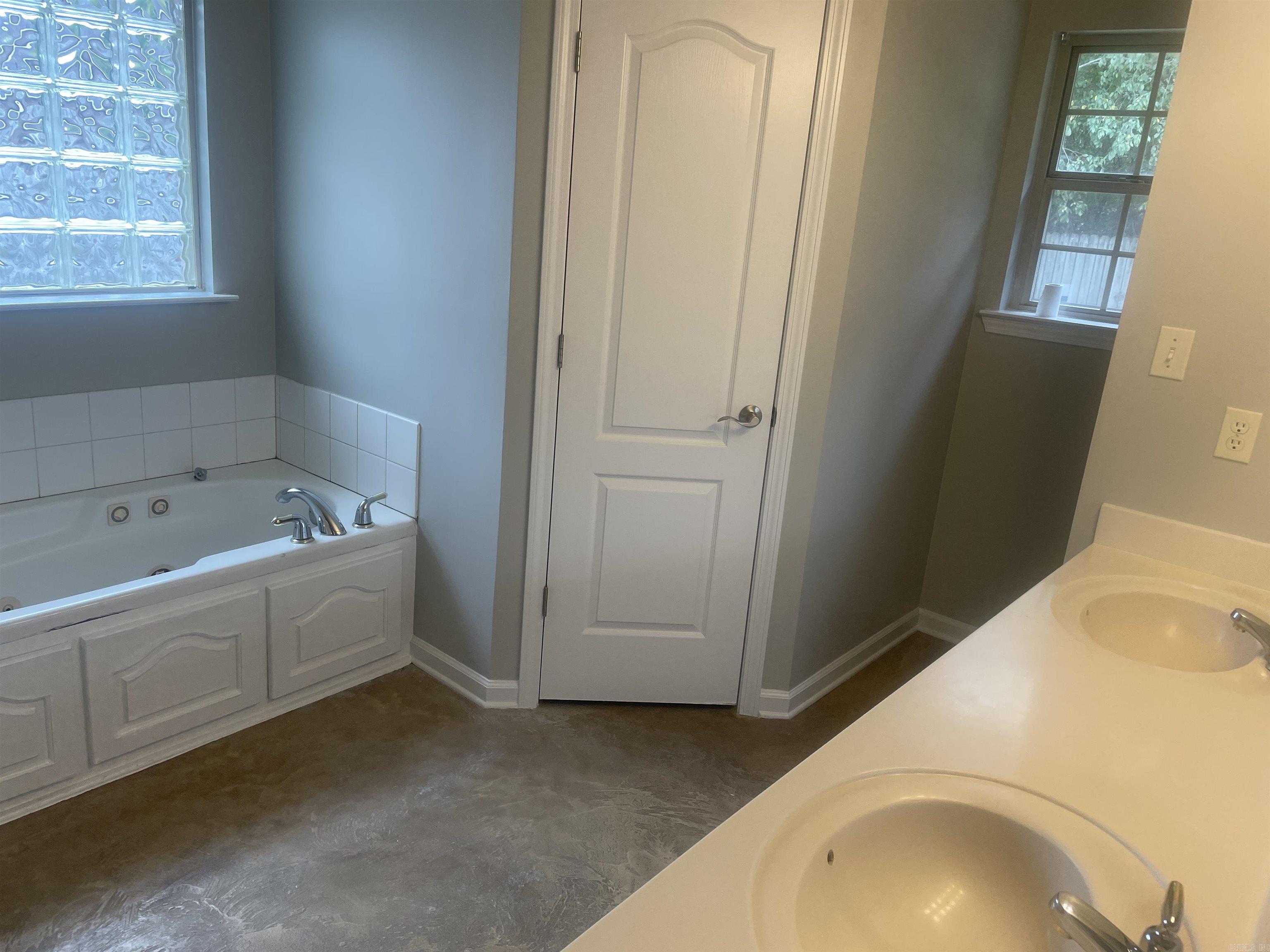 2250 Landover  Conway, AR