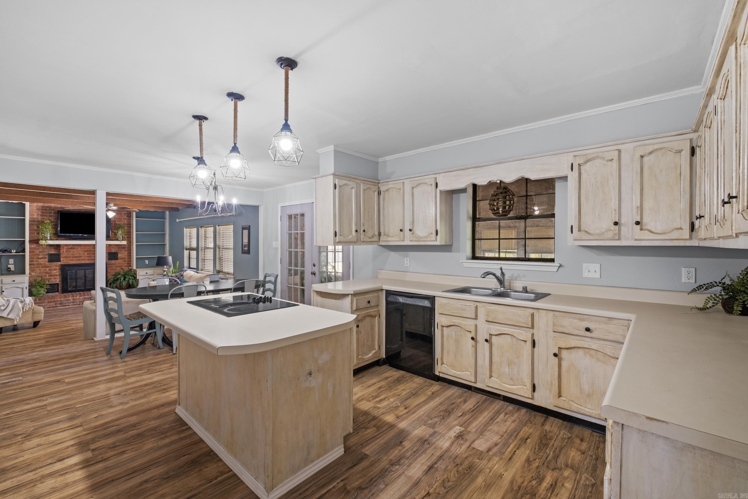 3800 beaver Circle Benton, AR 72019
