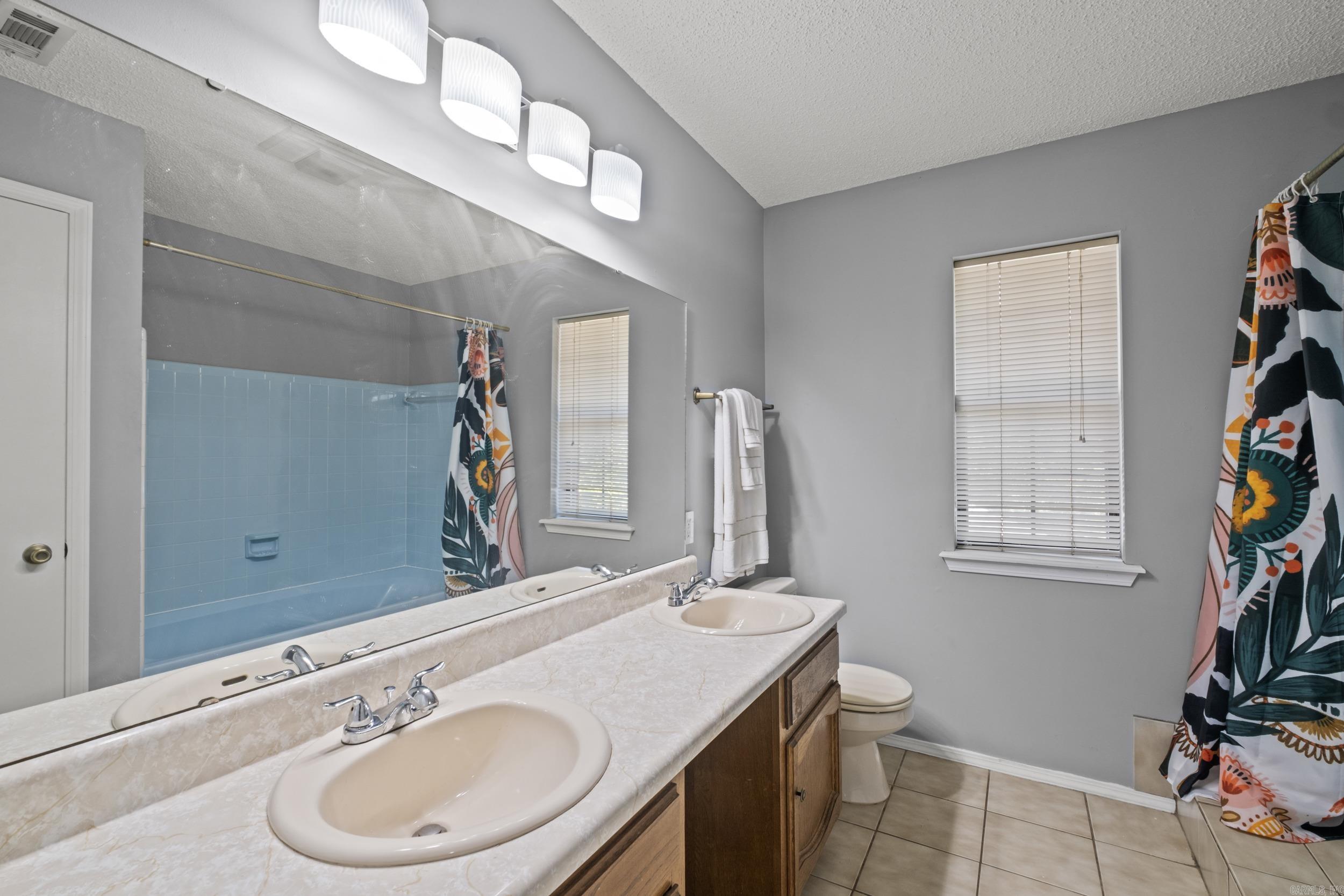 3800 beaver Circle Benton, AR 72019