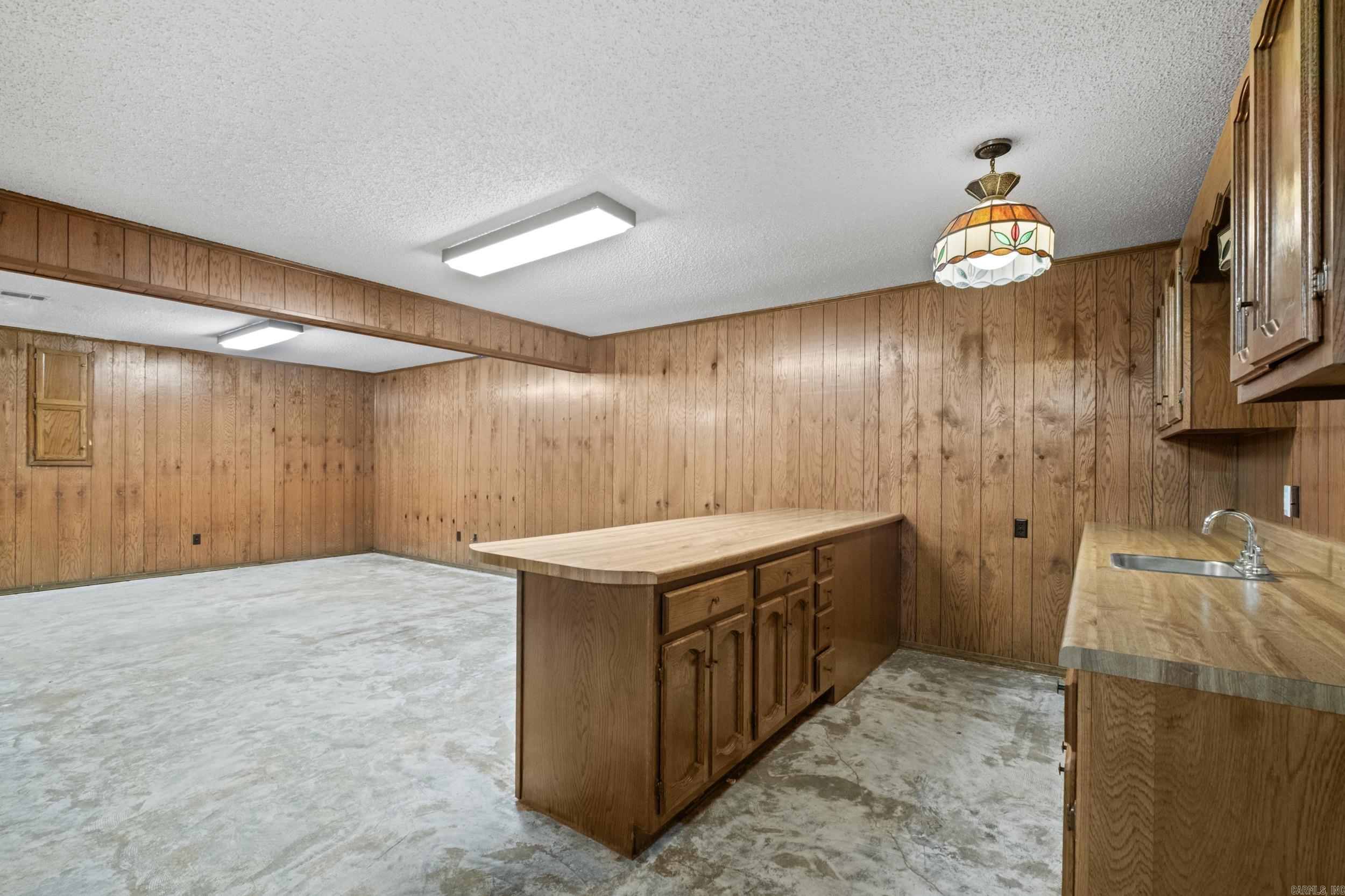 3800 beaver Circle Benton, AR 72019