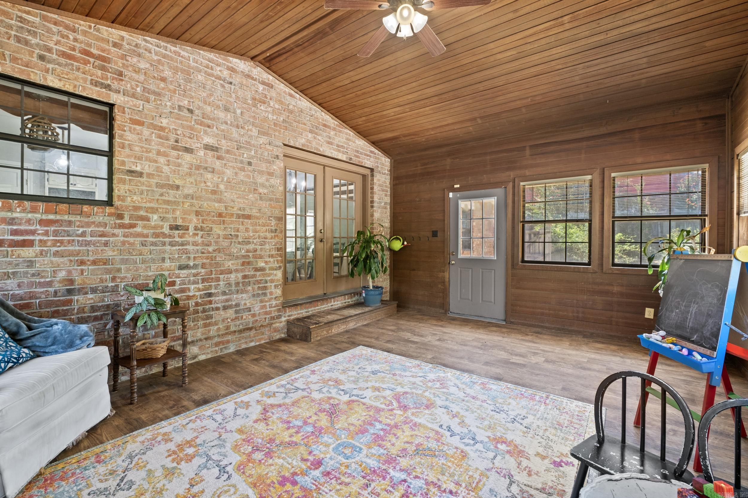 3800 beaver Circle Benton, AR 72019
