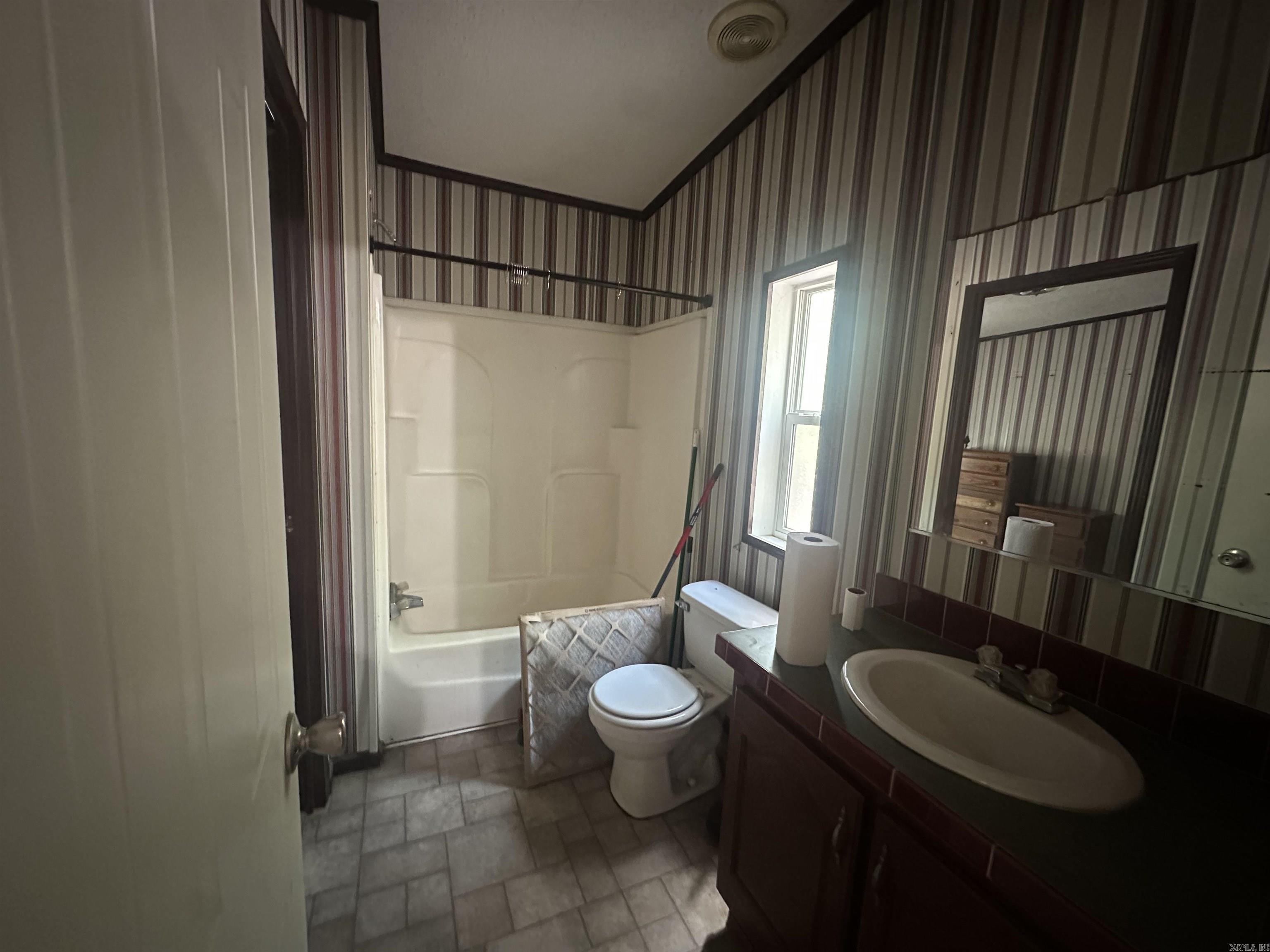 3044 Highway 33 South  De Valls Bluff, AR