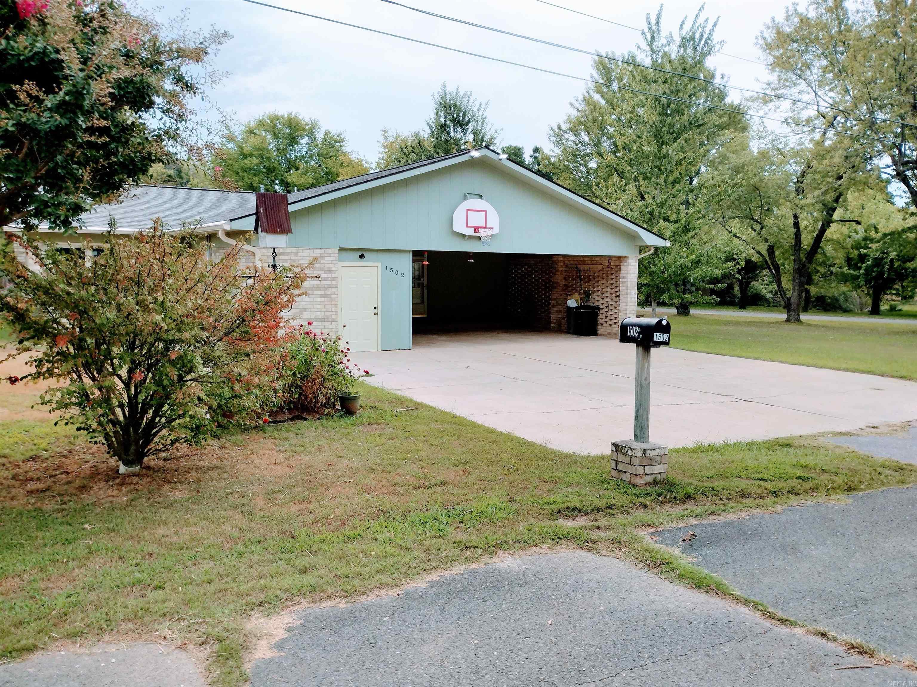 1502 Cynthia ST  Mountain View, AR