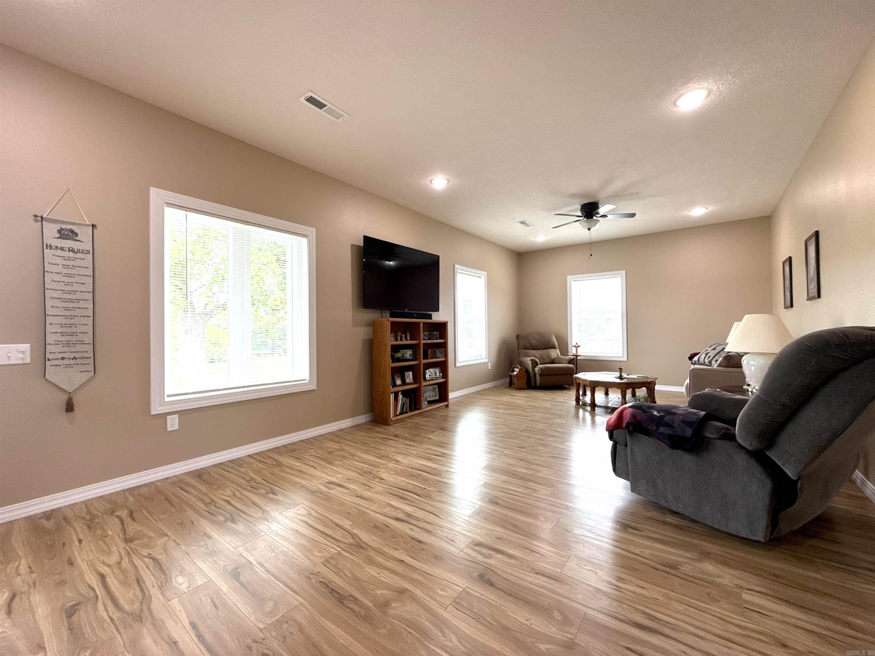 631 Spring Valley  Mammoth Spring, AR