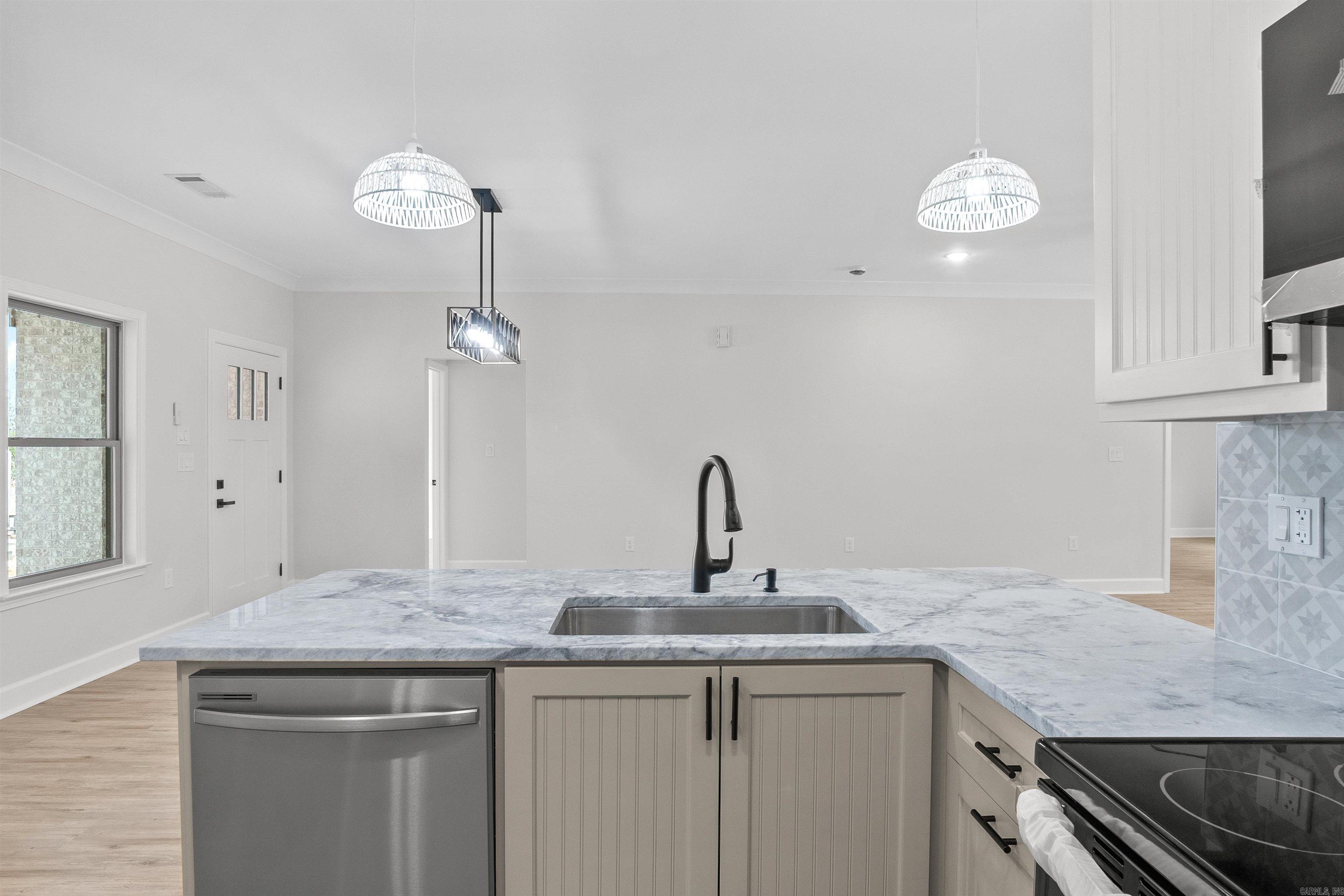 514 Madaleine  Austin, AR