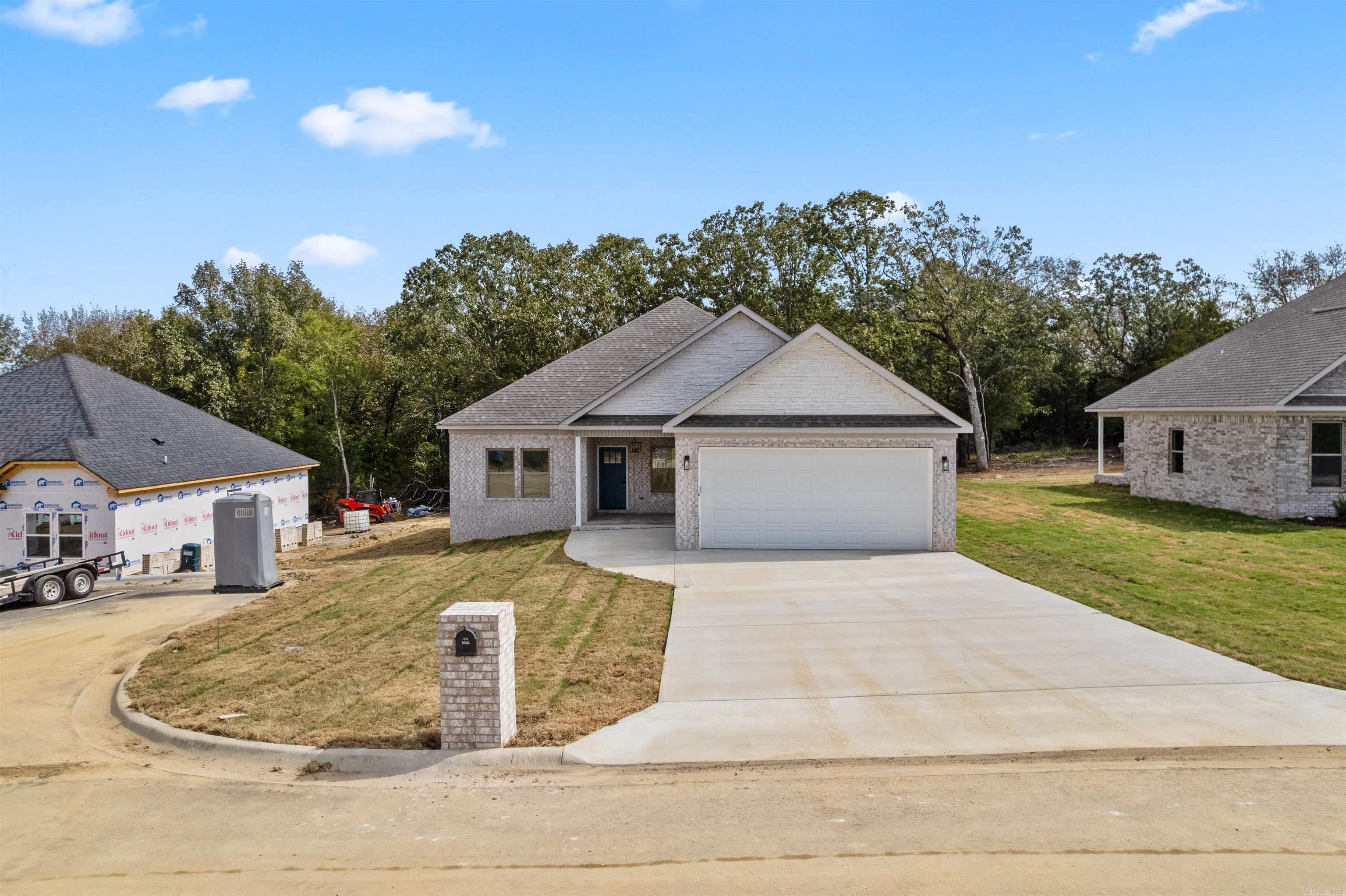 514 Madaleine  Austin, AR
