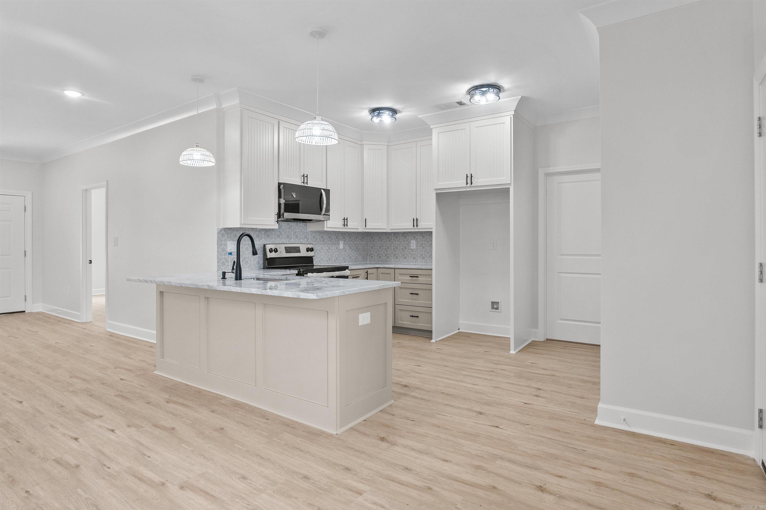 514 Madaleine  Austin, AR