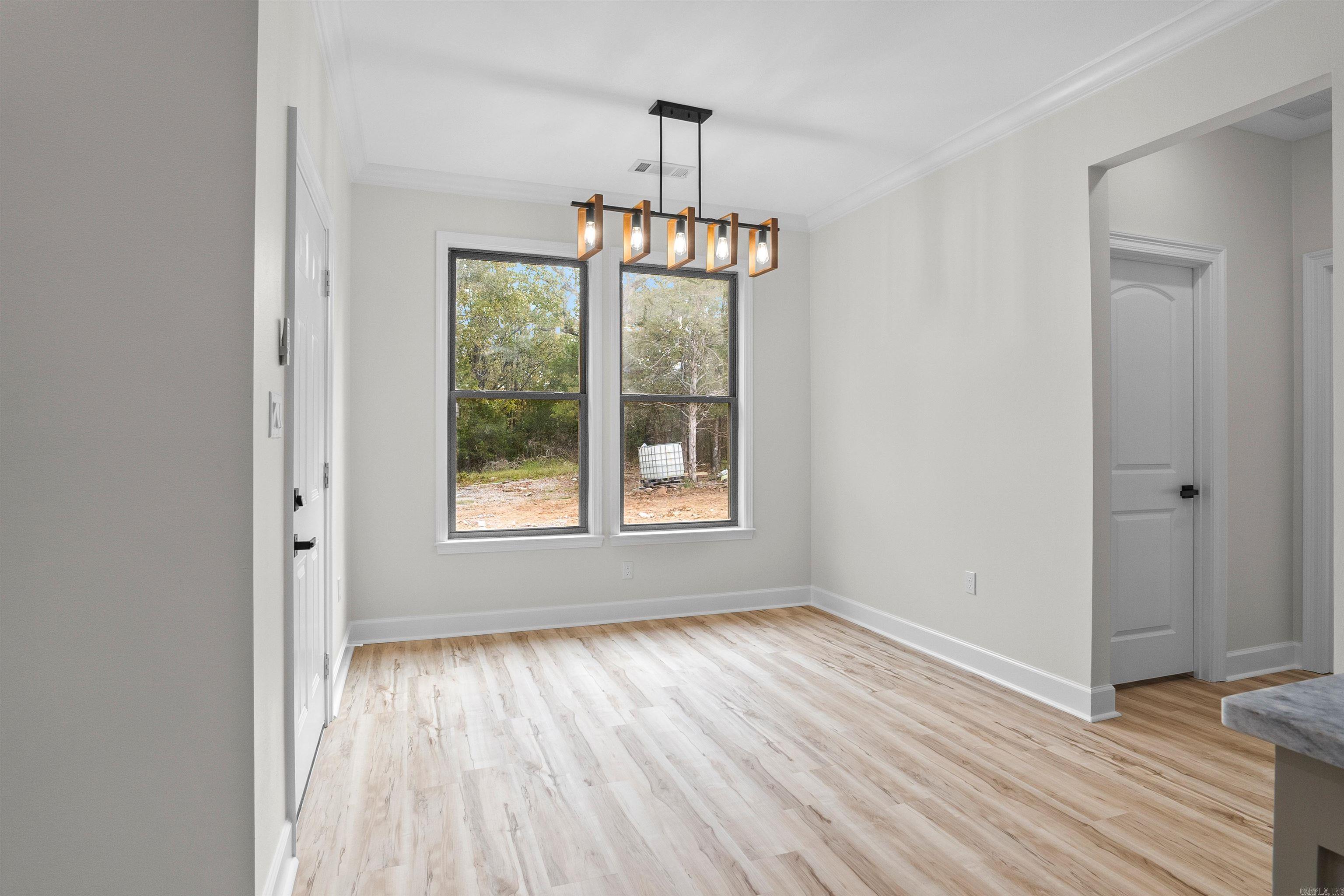 512 Madaleine  Austin, AR