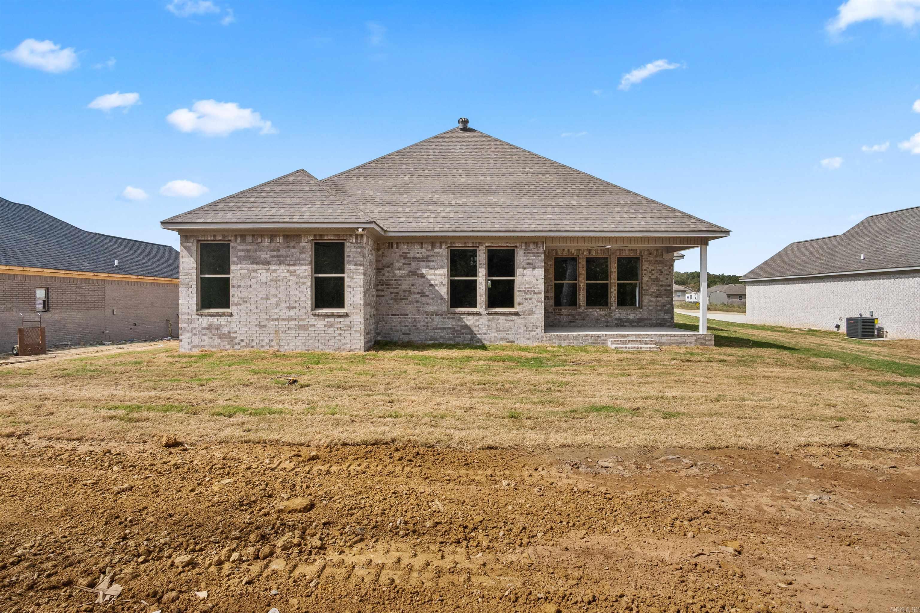 512 Madaleine  Austin, AR