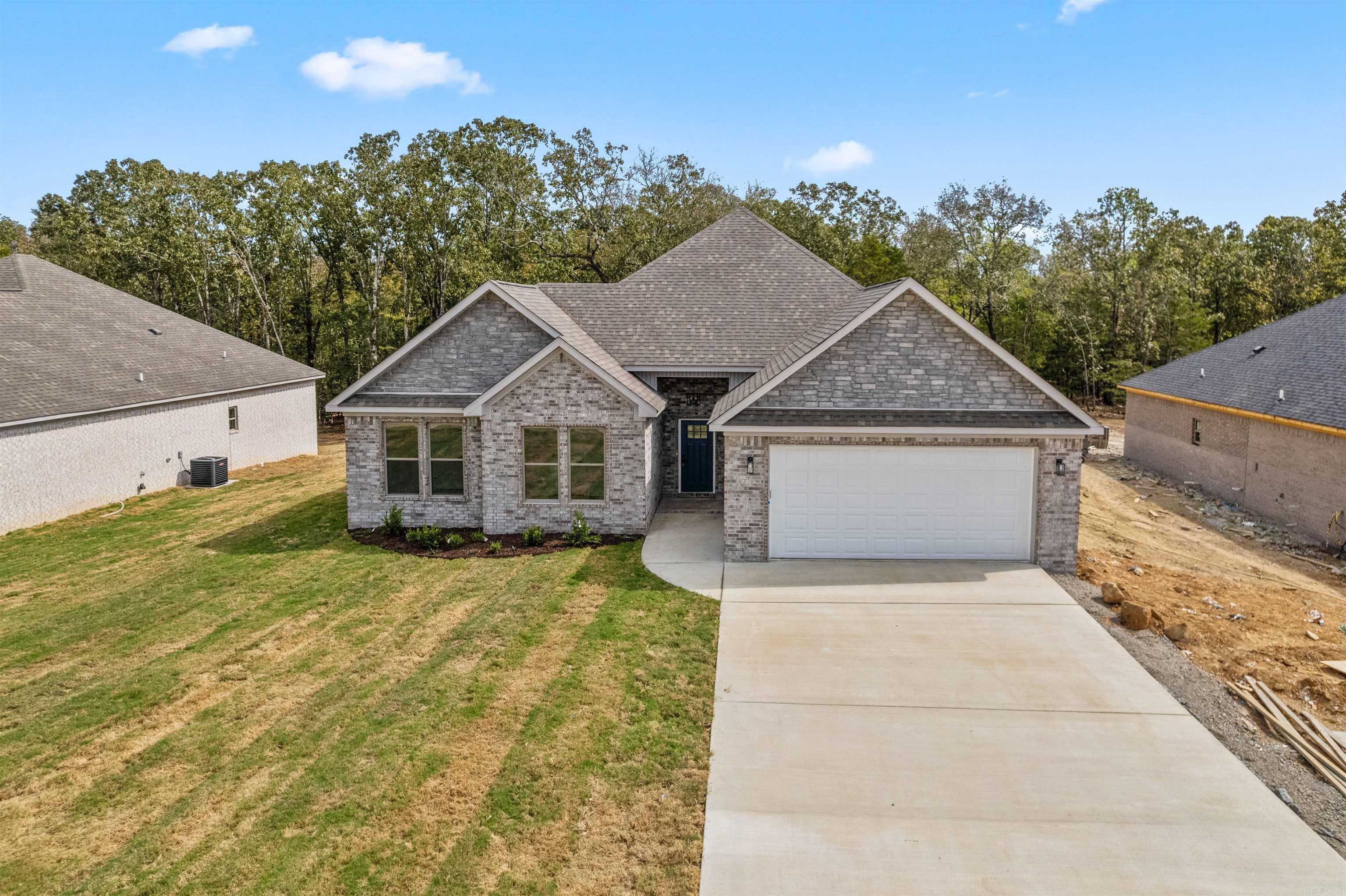 512 Madaleine  Austin, AR