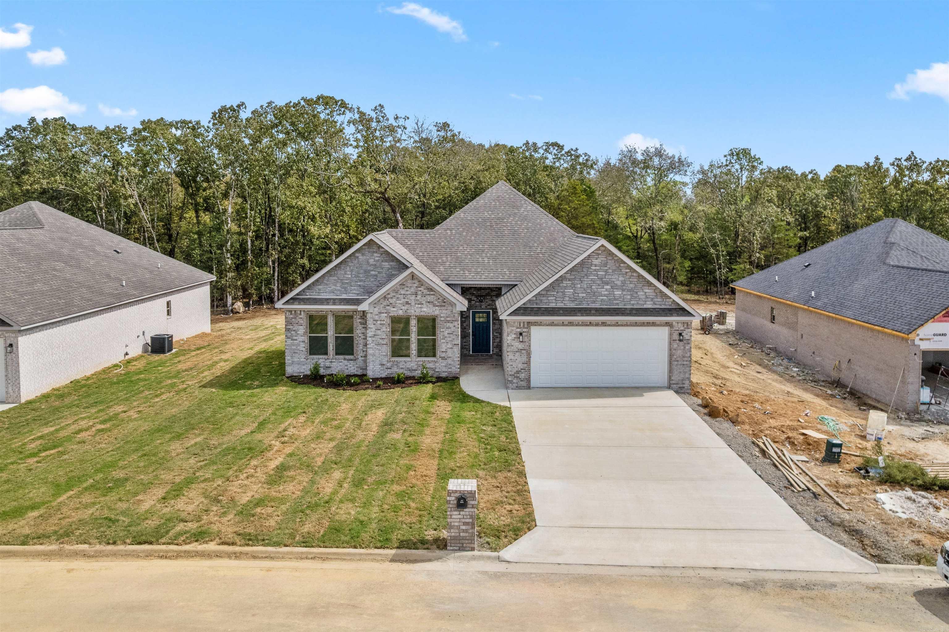512 Madaleine  Austin, AR