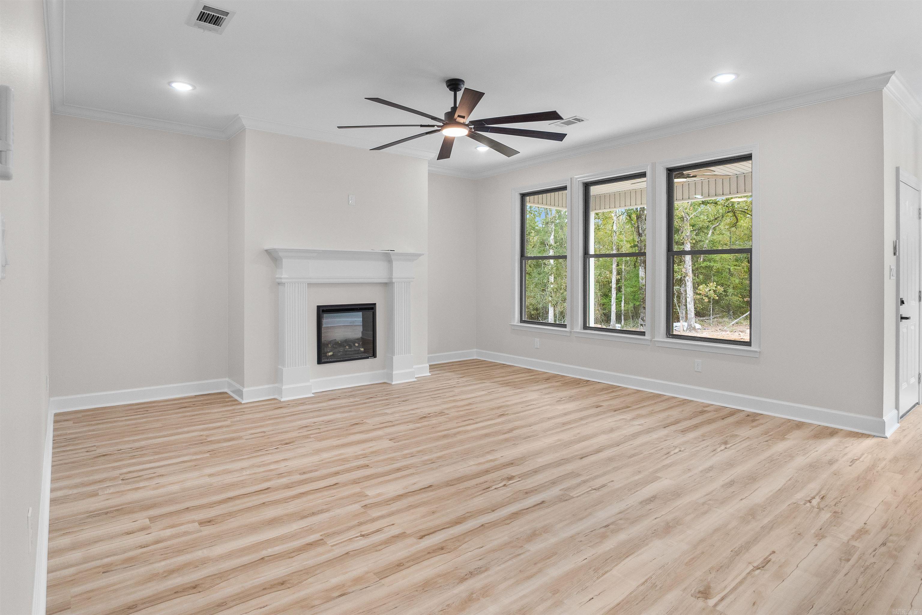 512 Madaleine  Austin, AR
