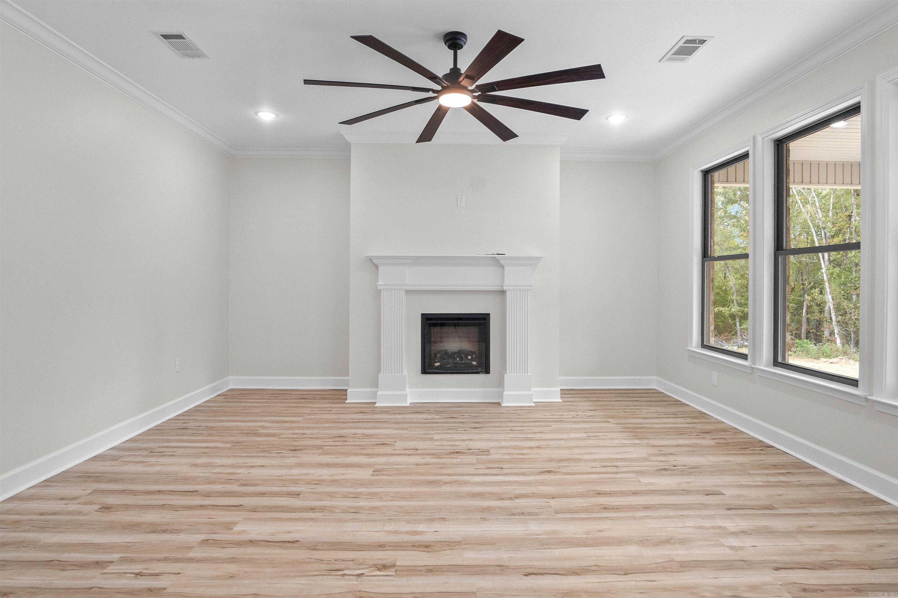 512 Madaleine  Austin, AR