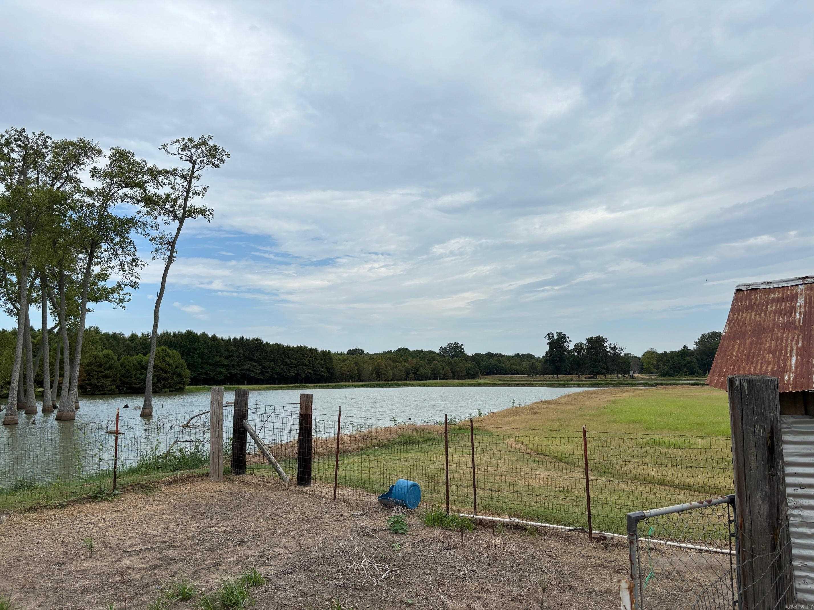 569 cross county 105  Hickory Ridge, AR