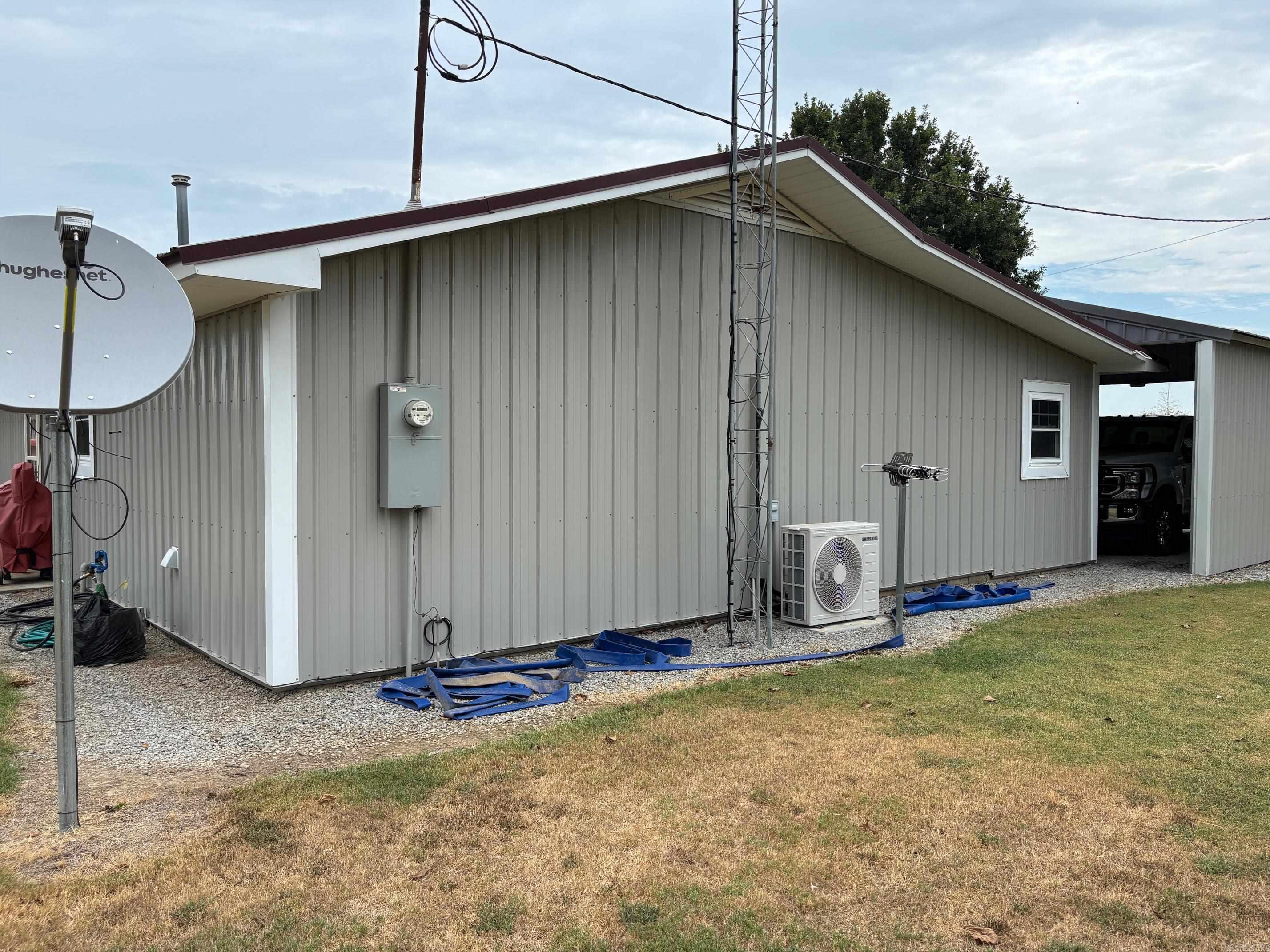 569 cross county 105  Hickory Ridge, AR