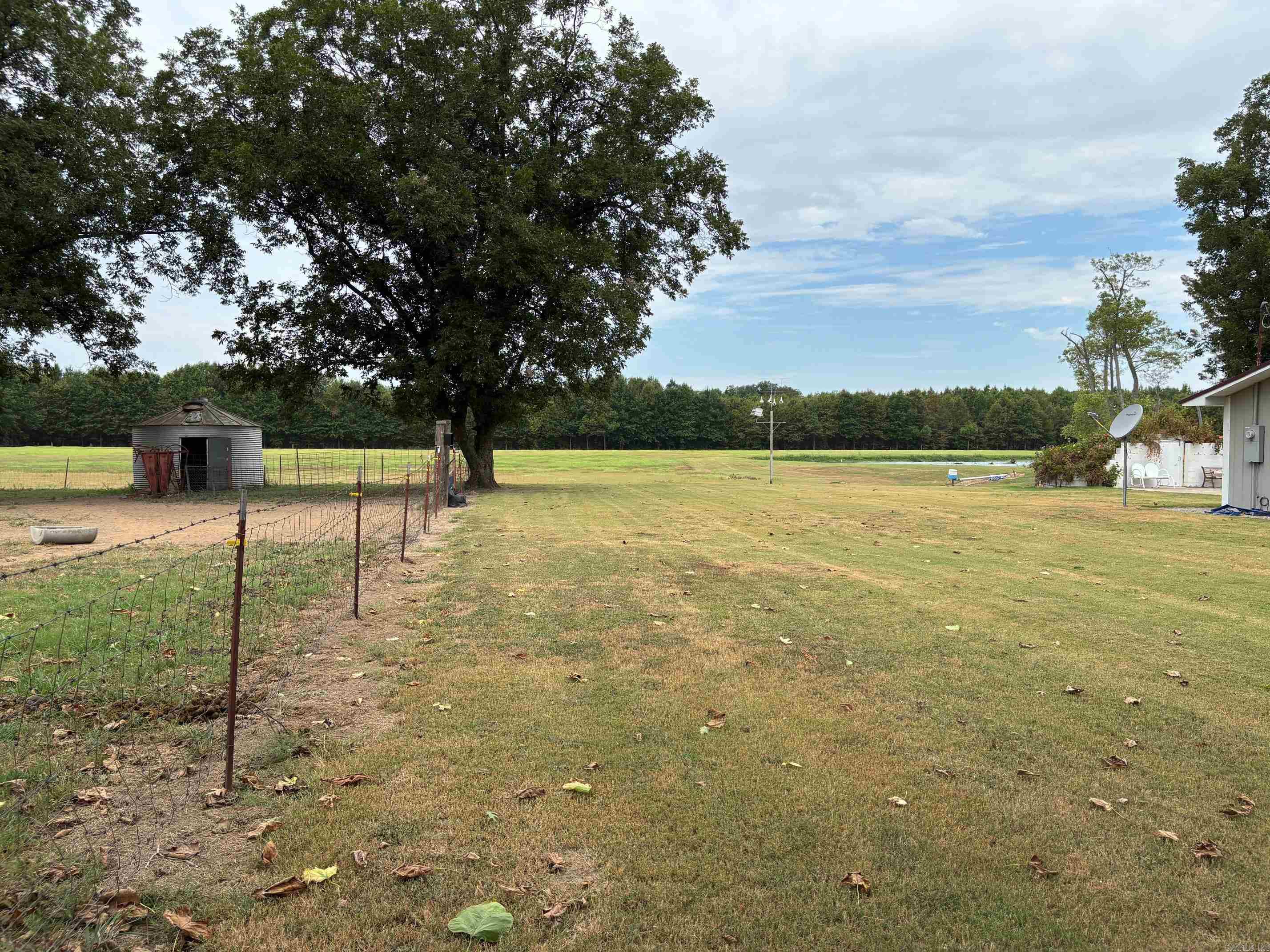 569 cross county 105  Hickory Ridge, AR