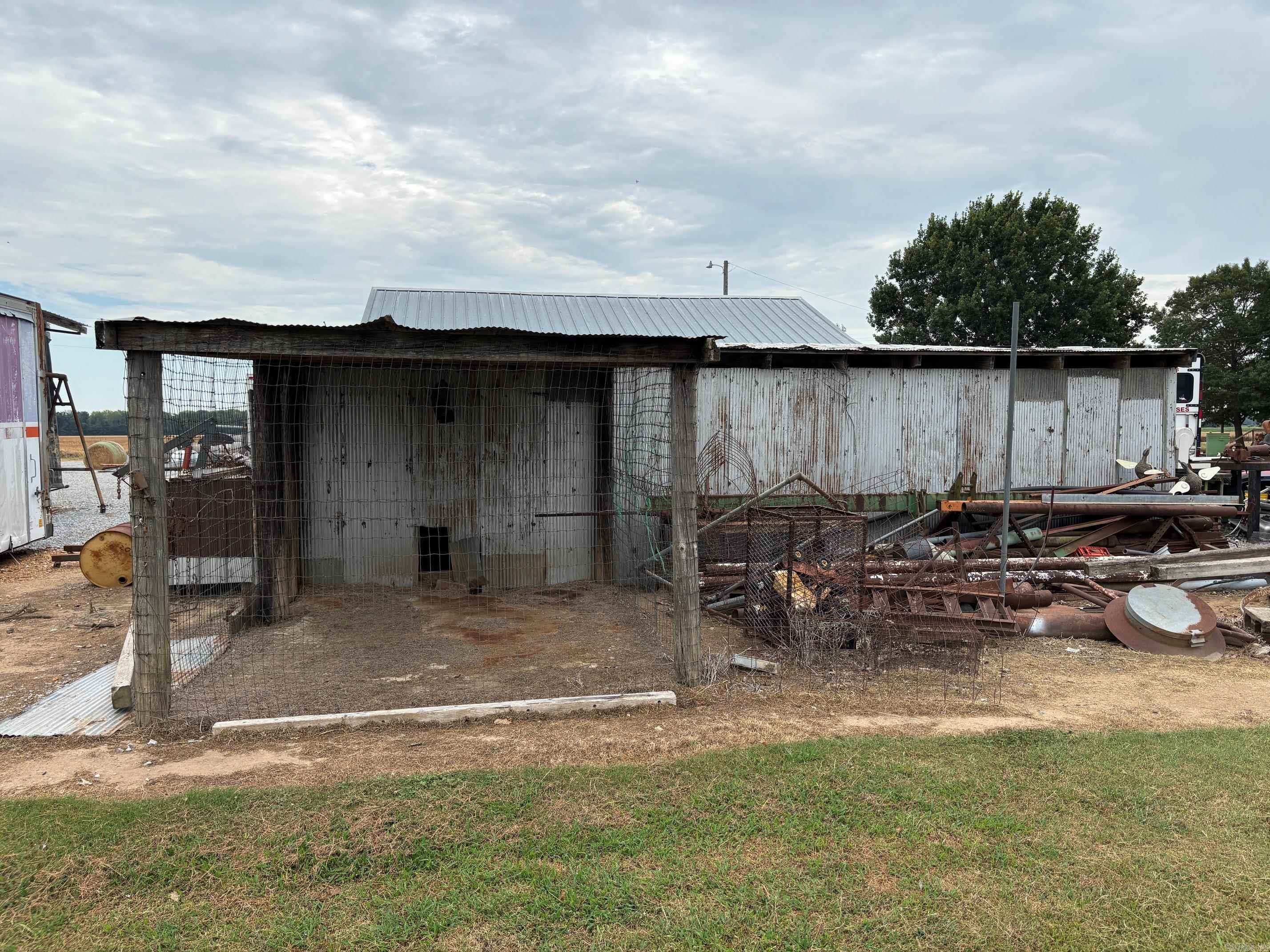 569 cross county 105  Hickory Ridge, AR