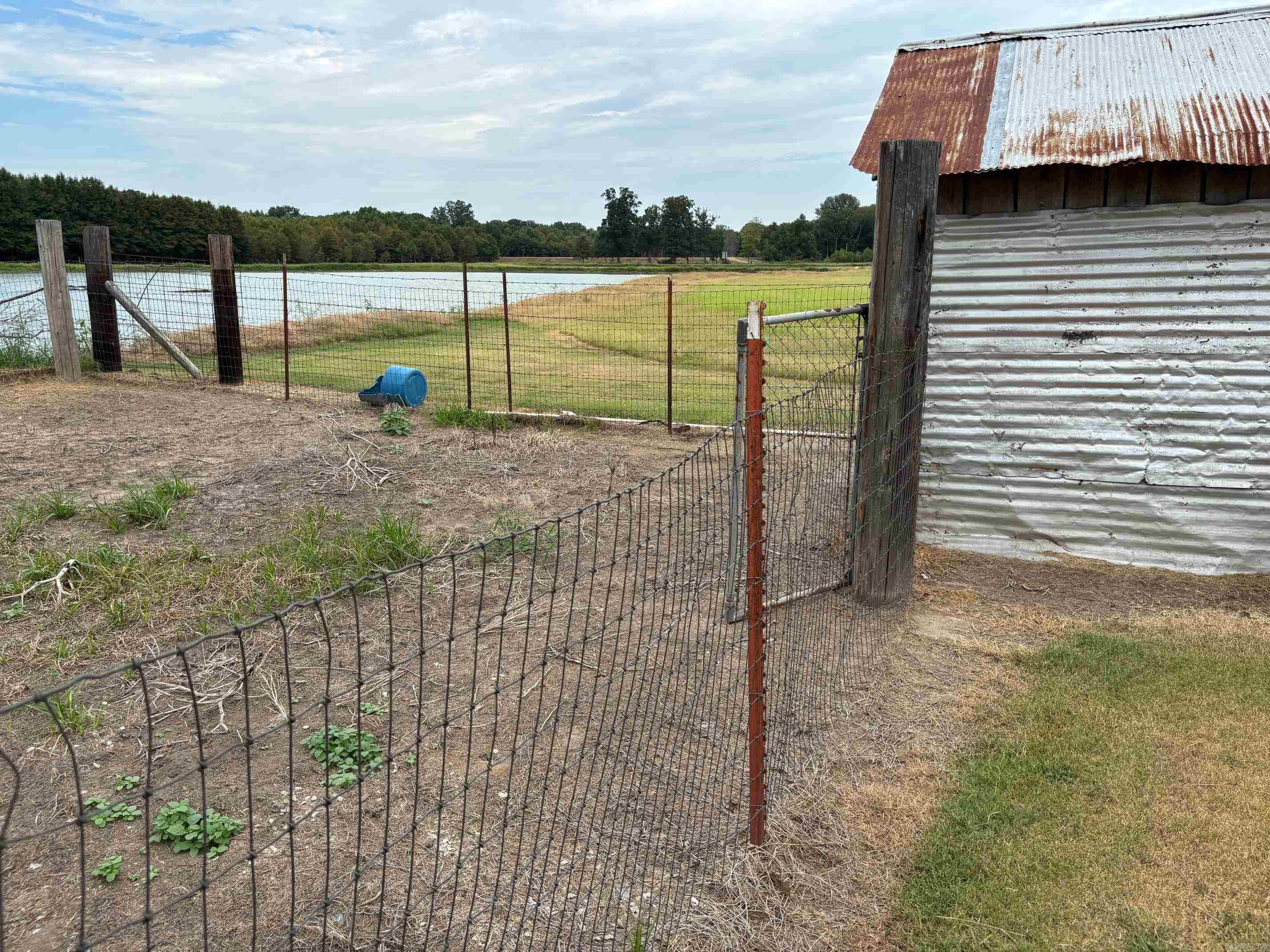 569 cross county 105  Hickory Ridge, AR