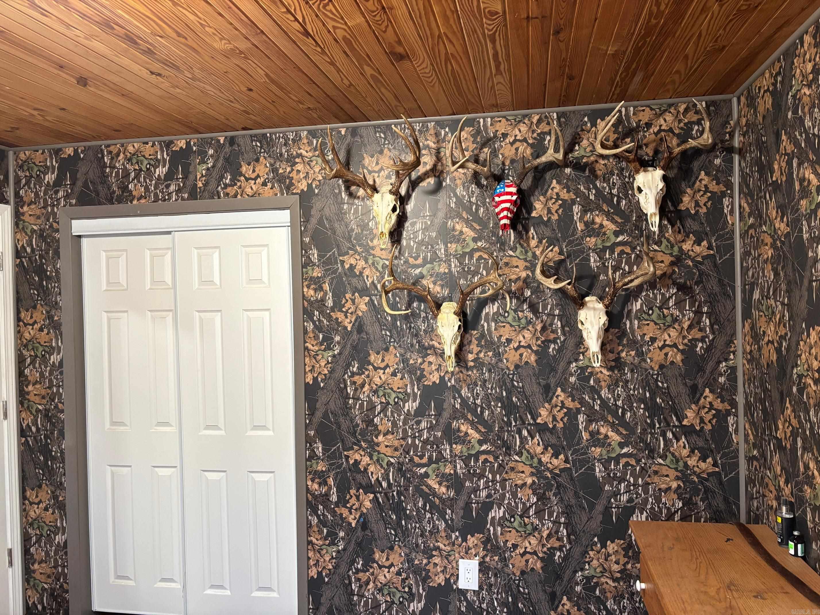 569 cross county 105  Hickory Ridge, AR