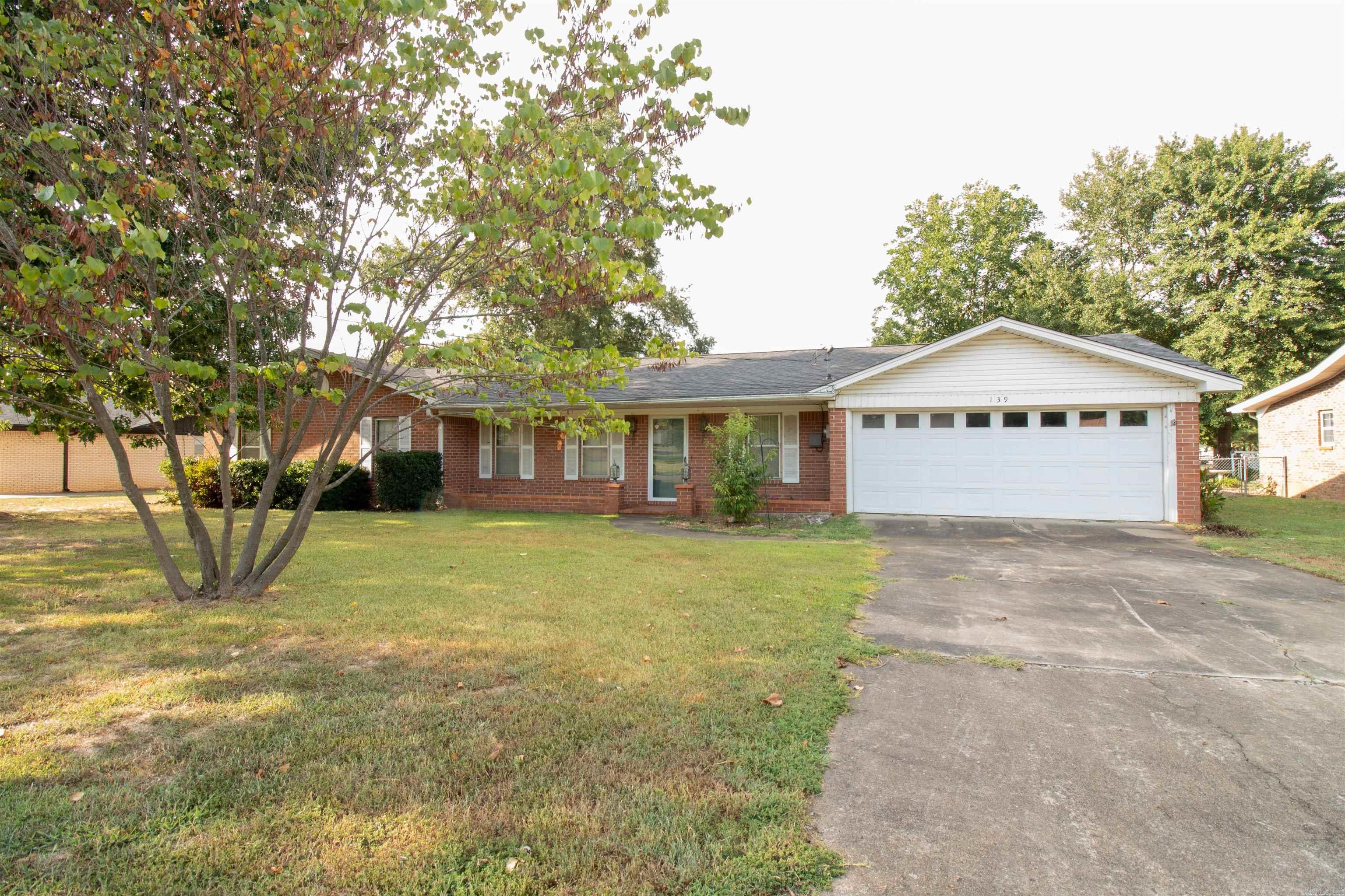139 N Circle  Clarksville, AR