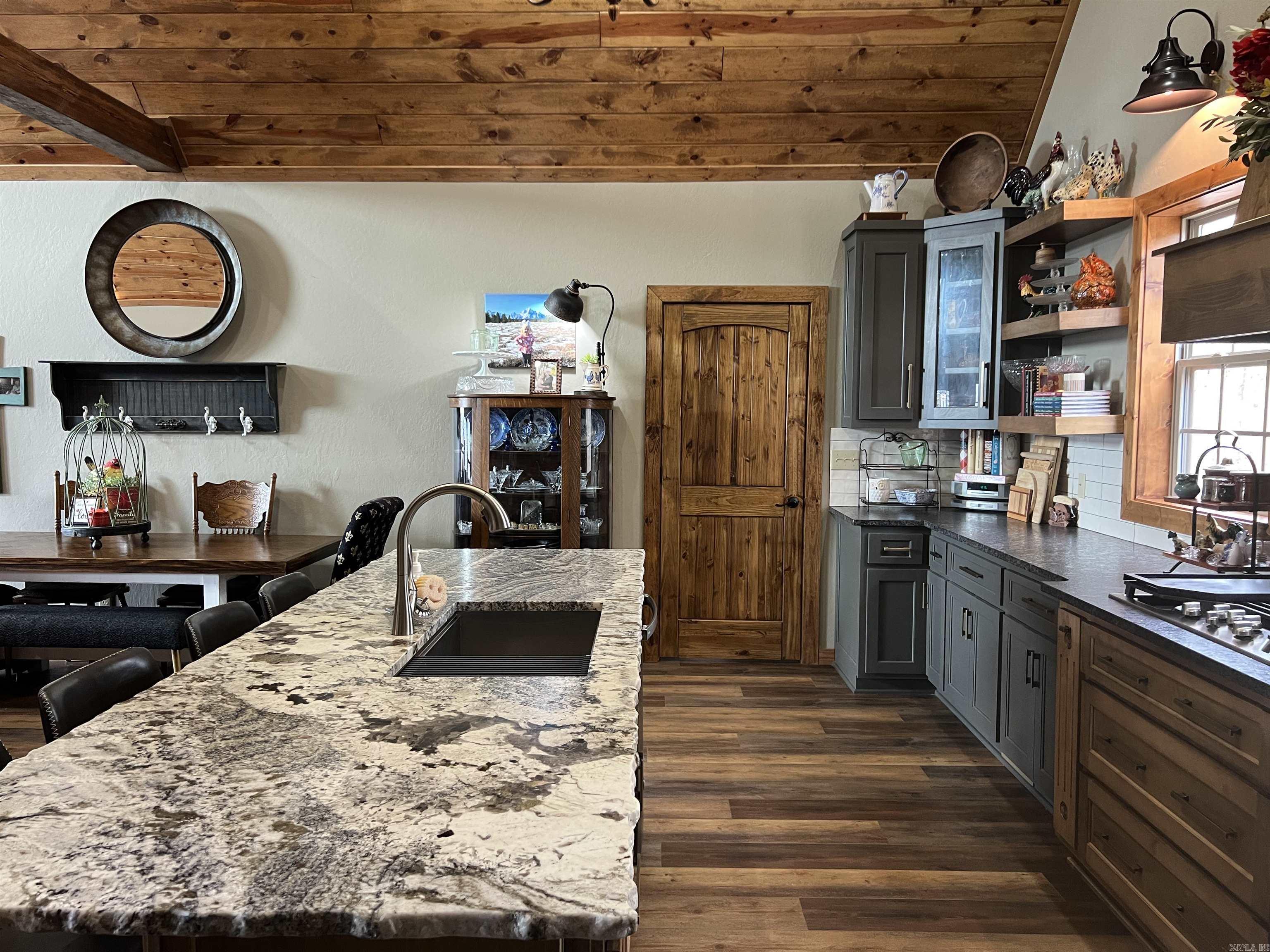 46 Hawkeye  Mount Ida, AR