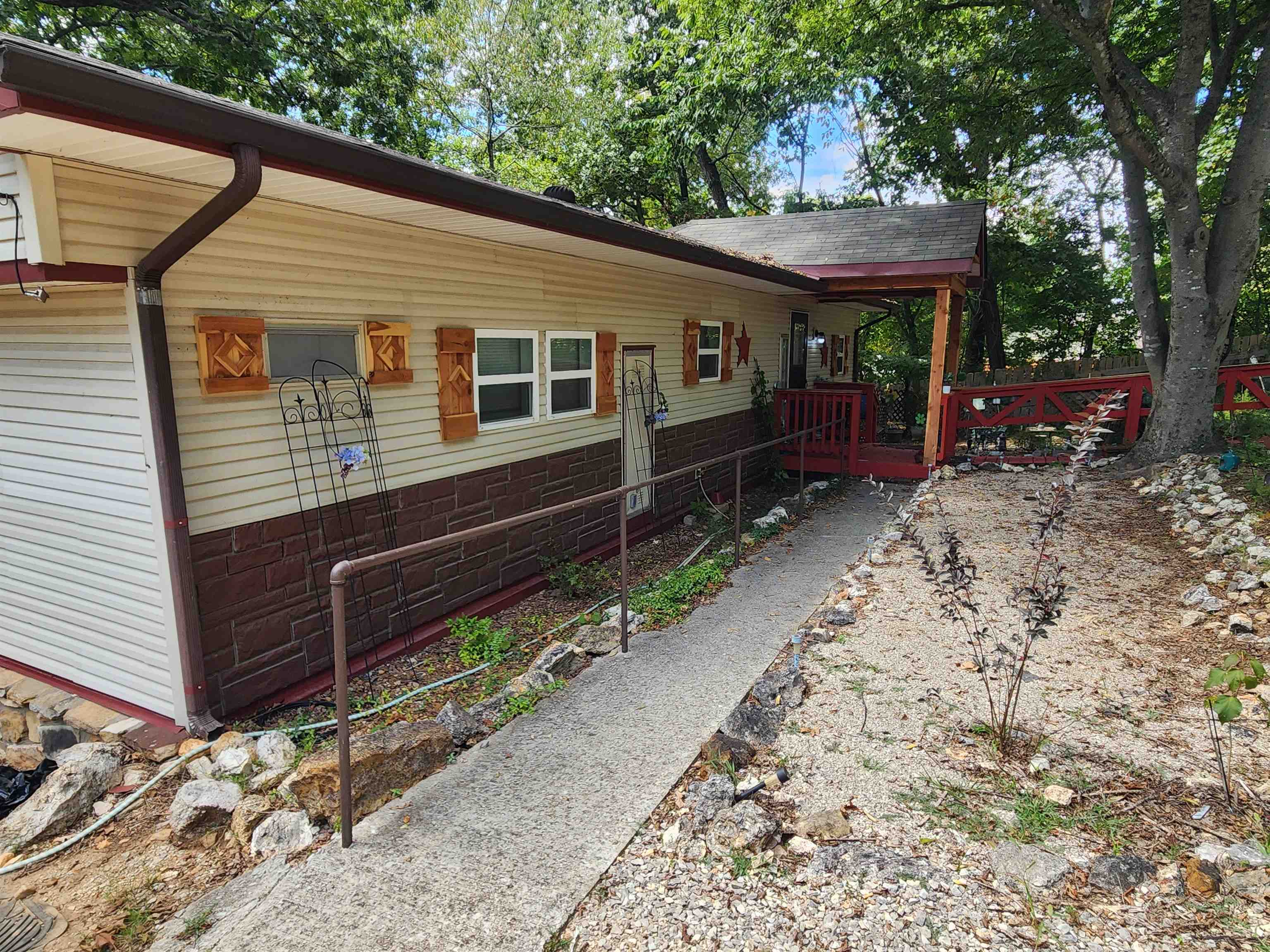 43 E Lakeshore  Highland, AR