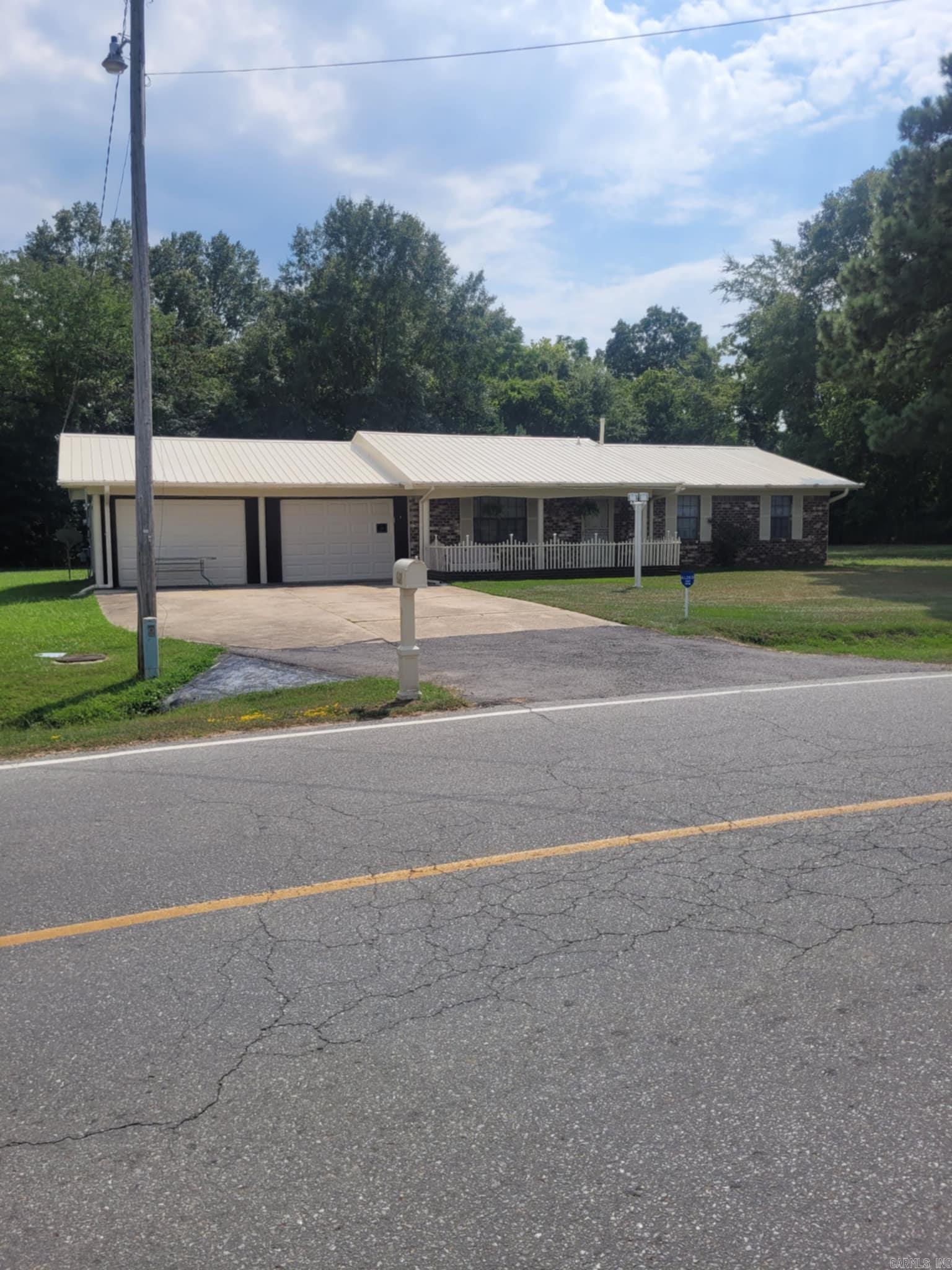 608 E Oakland  Monticello, AR
