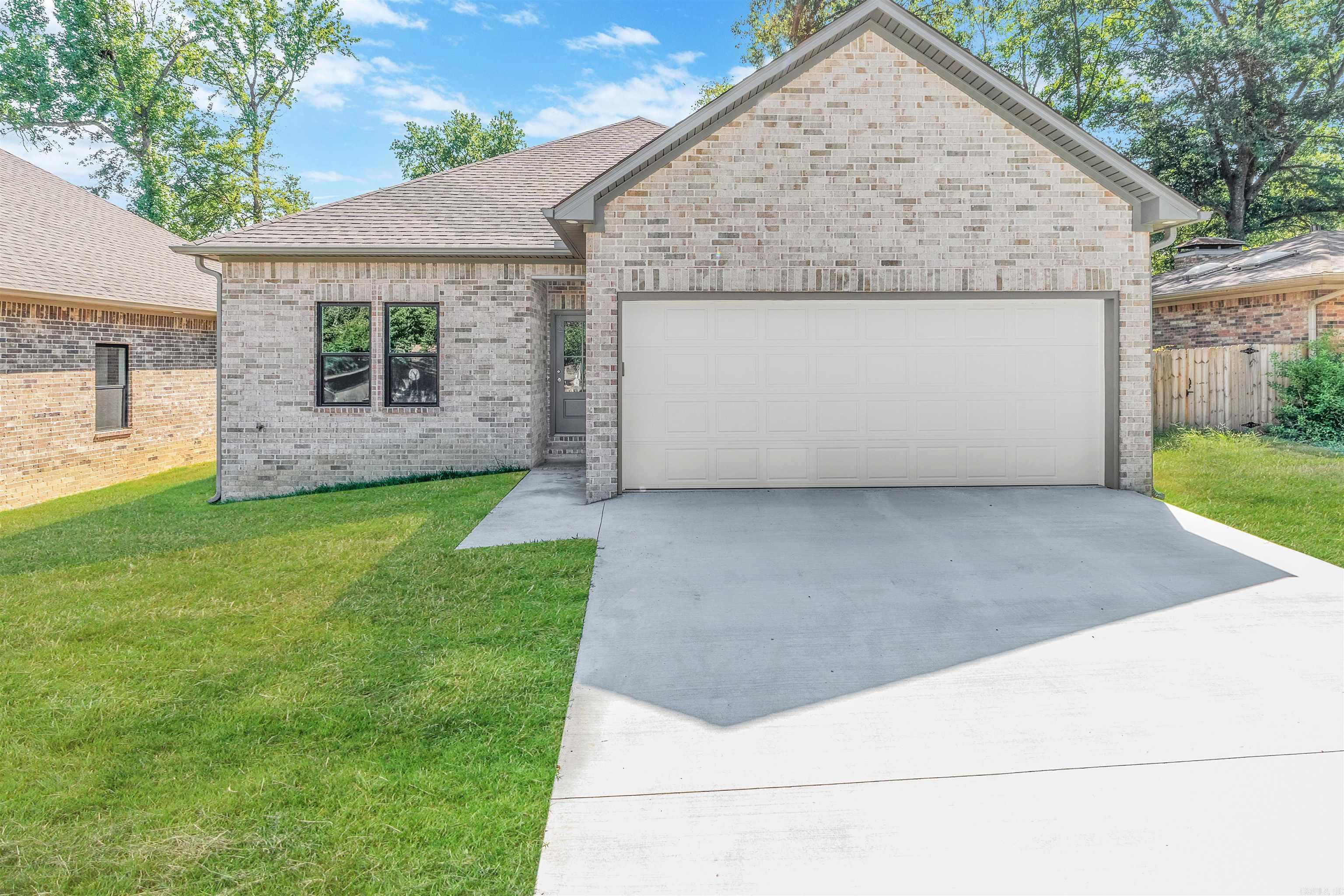 1019 N Jeff Davis  Jacksonville, AR
