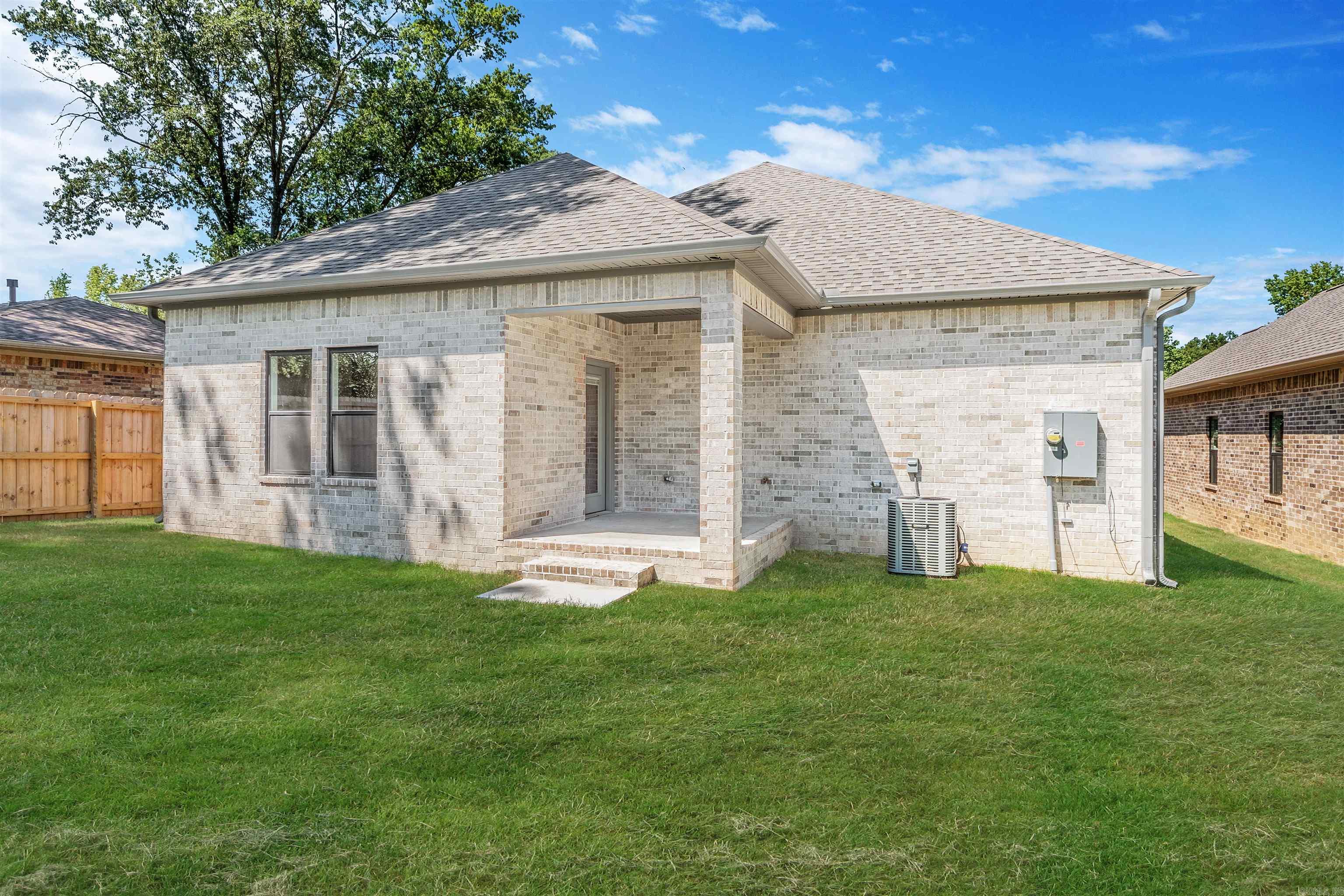 1019 N Jeff Davis  Jacksonville, AR