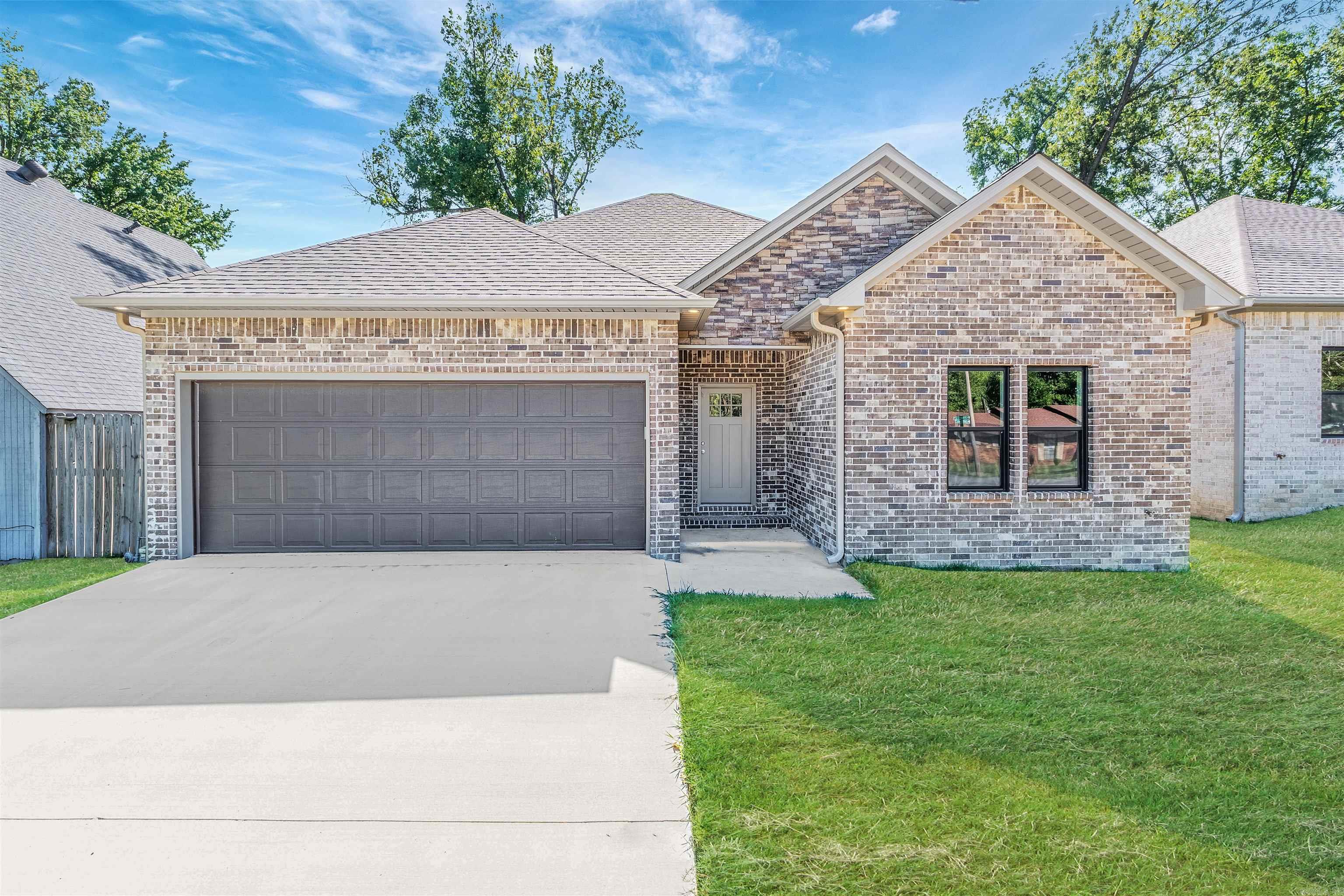 1021 N Jeff Davis  Jacksonville, AR