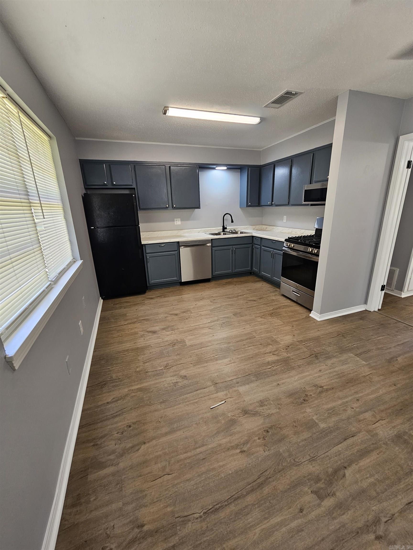 1413 Plummer St Apt. 33