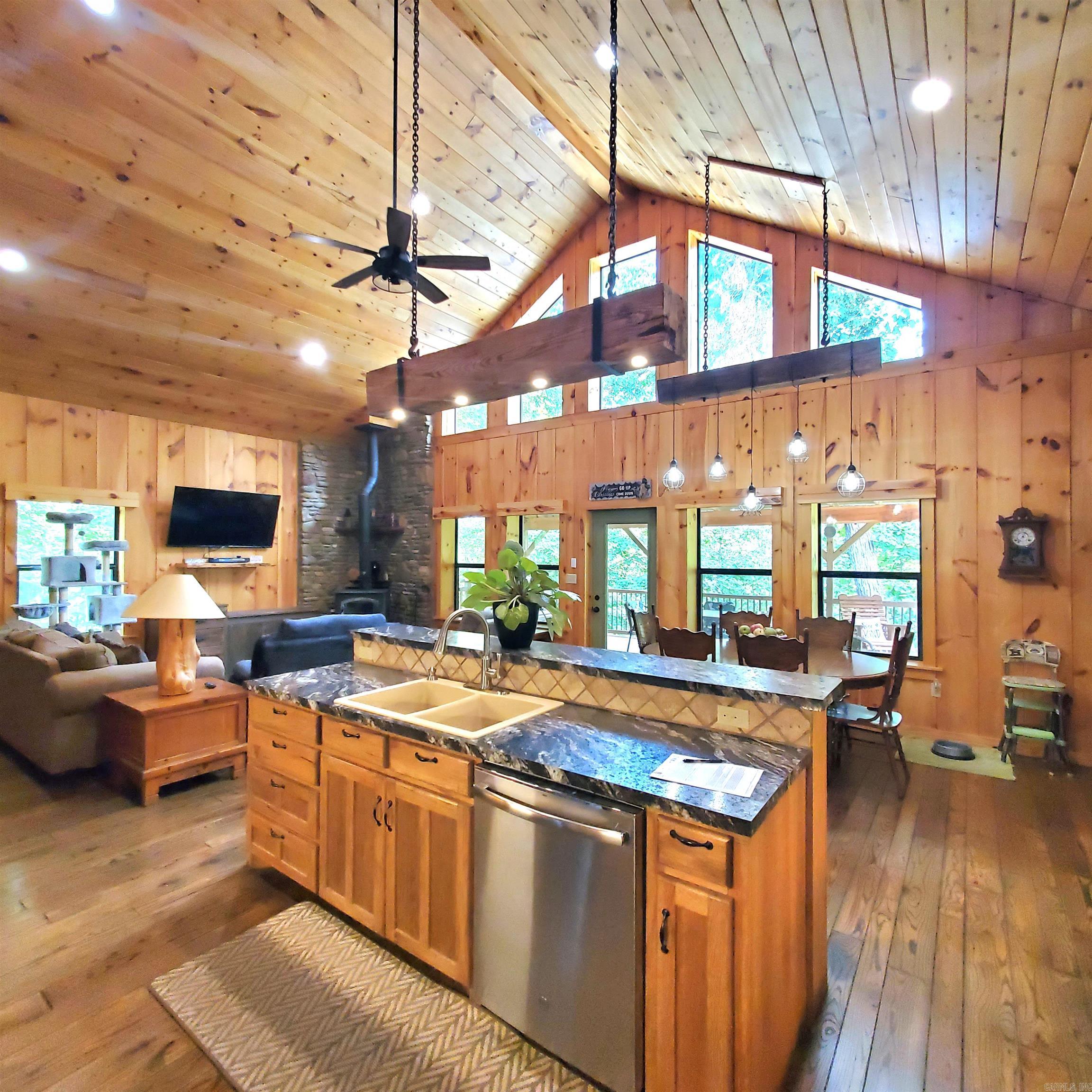1381 Mitchell  Mountain View, AR