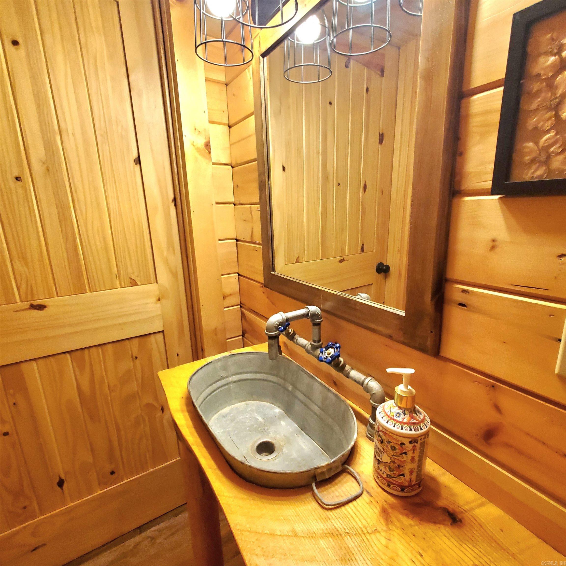 1381 Mitchell  Mountain View, AR