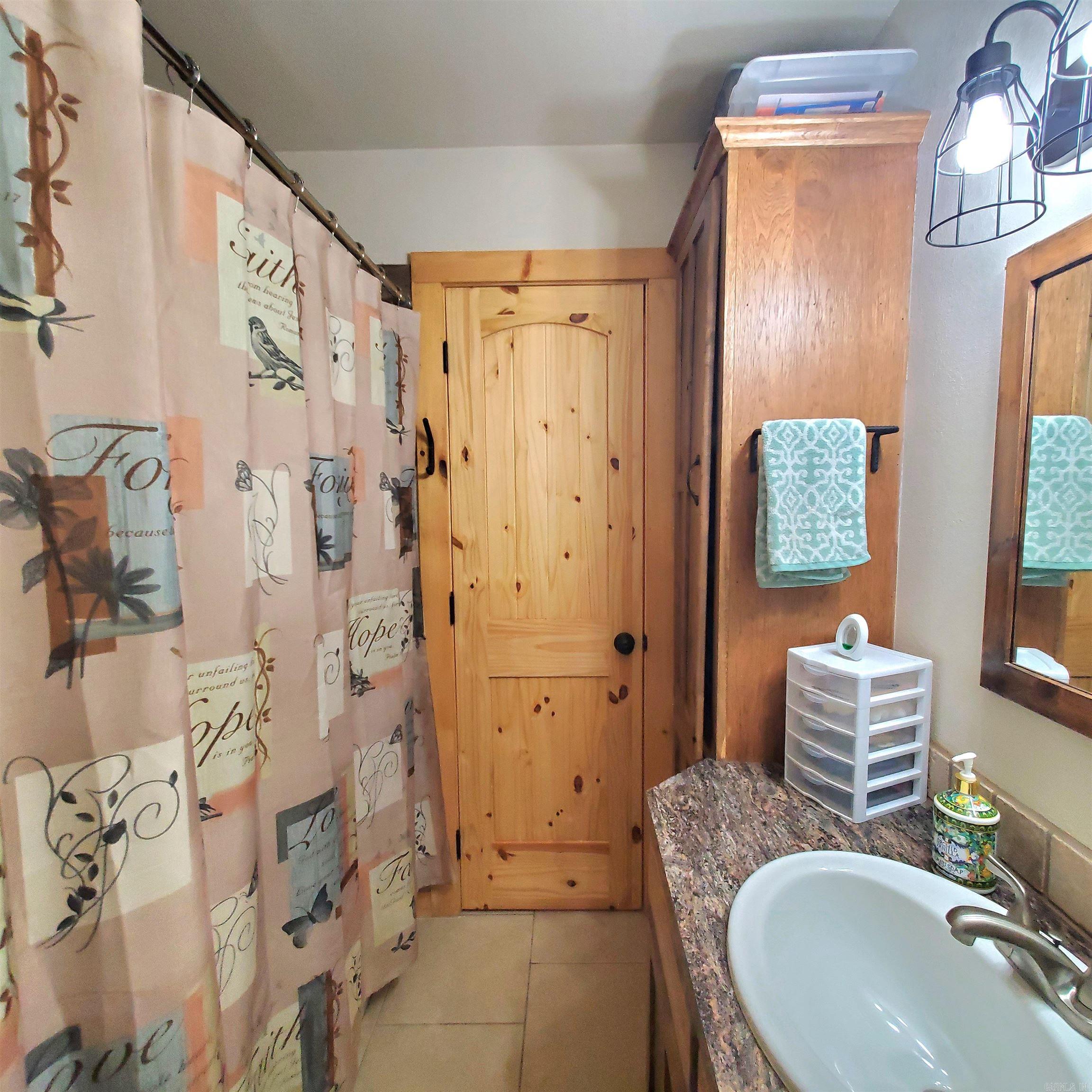 1381 Mitchell  Mountain View, AR