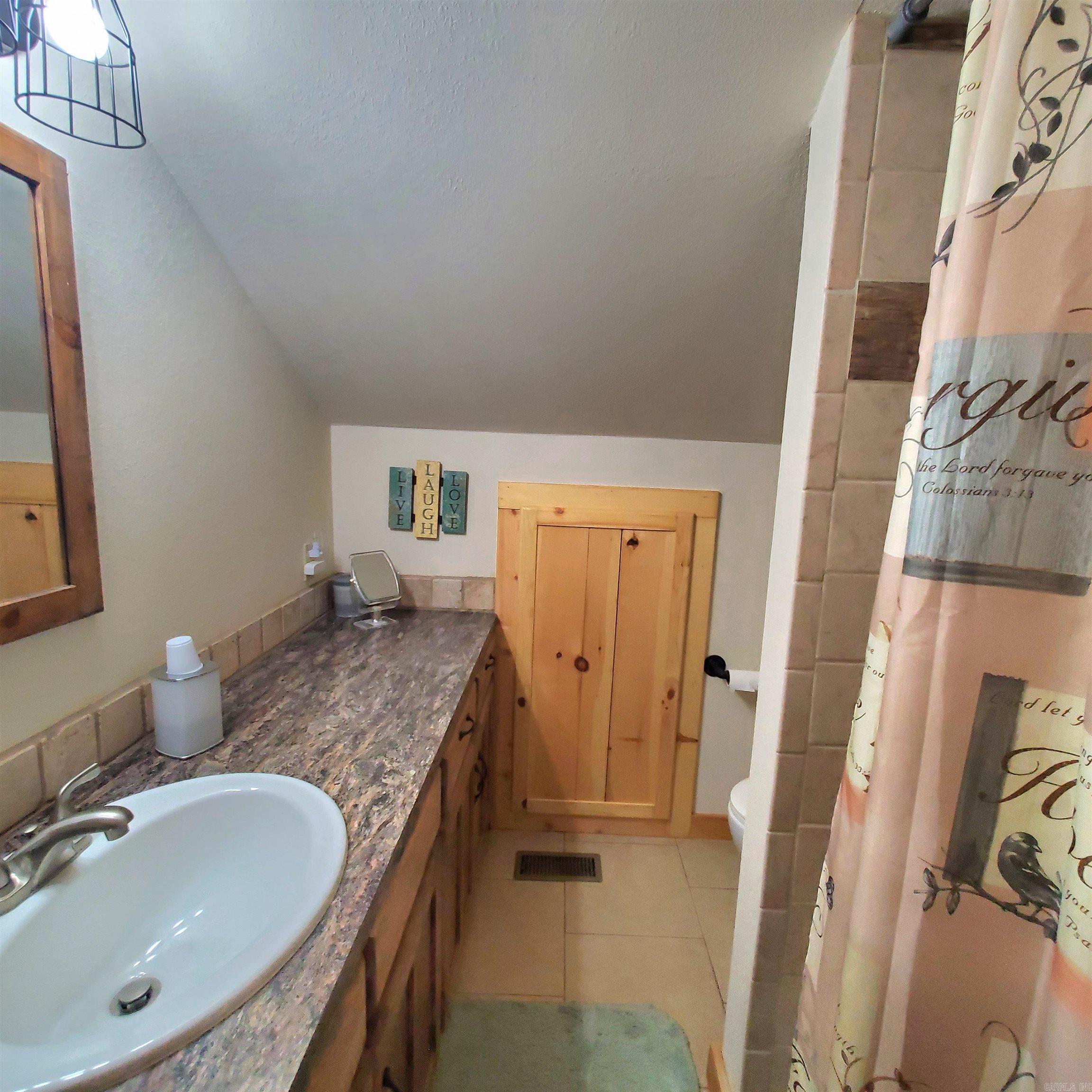 1381 Mitchell  Mountain View, AR