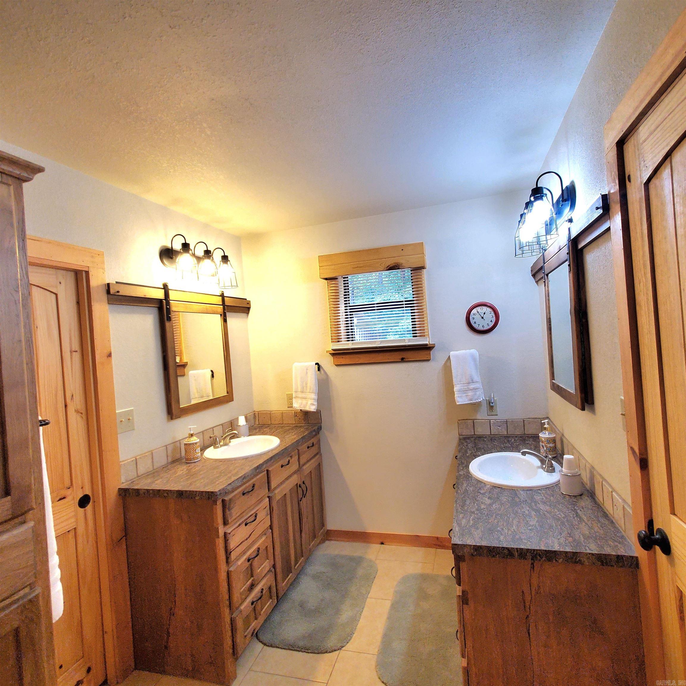 1381 Mitchell  Mountain View, AR