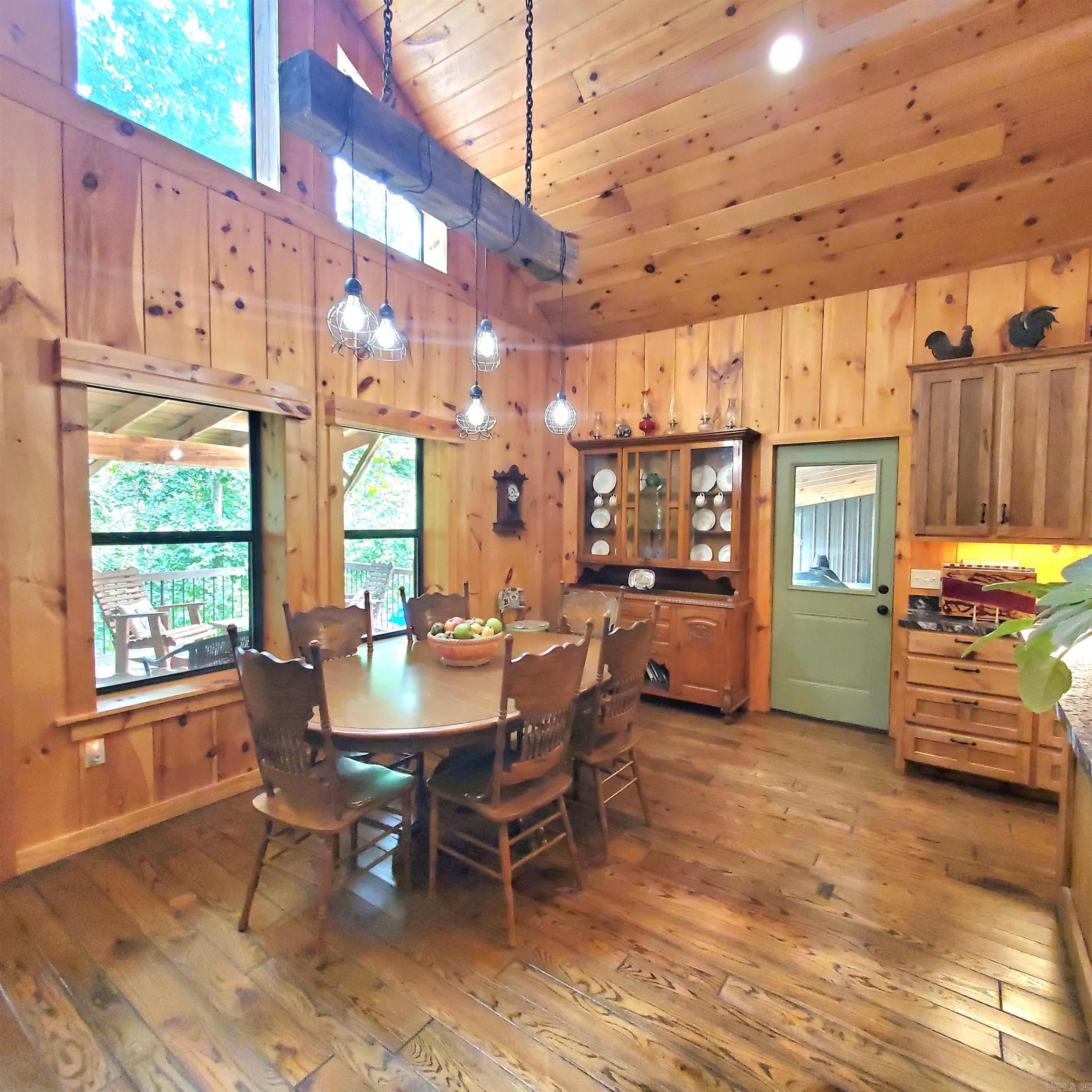 1381 Mitchell  Mountain View, AR