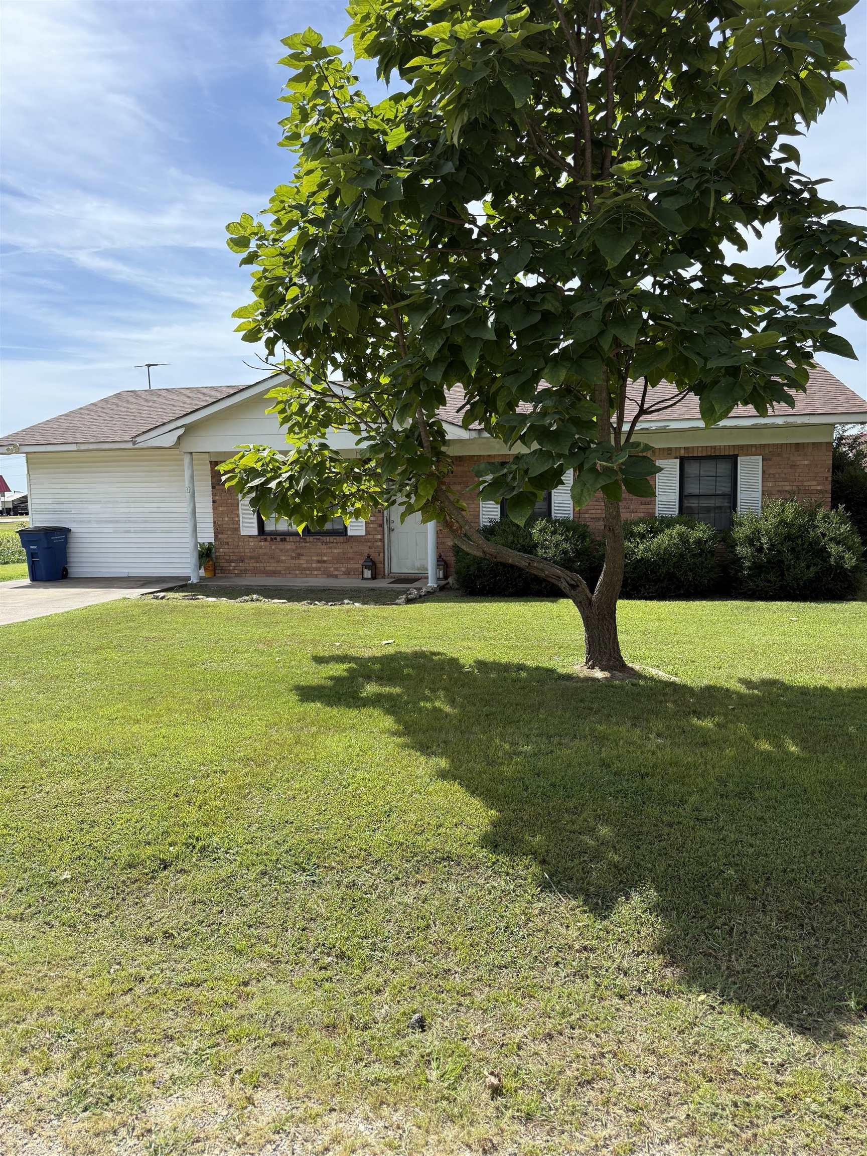 810 E 8th  Rector, AR