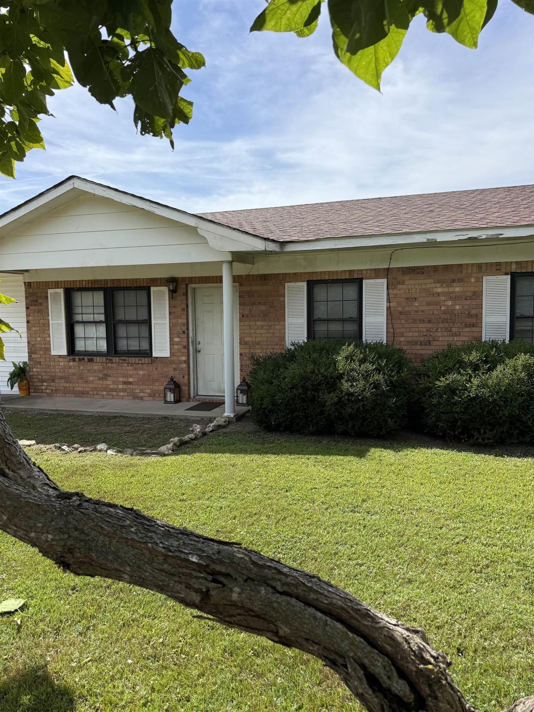 810 E 8th  Rector, AR