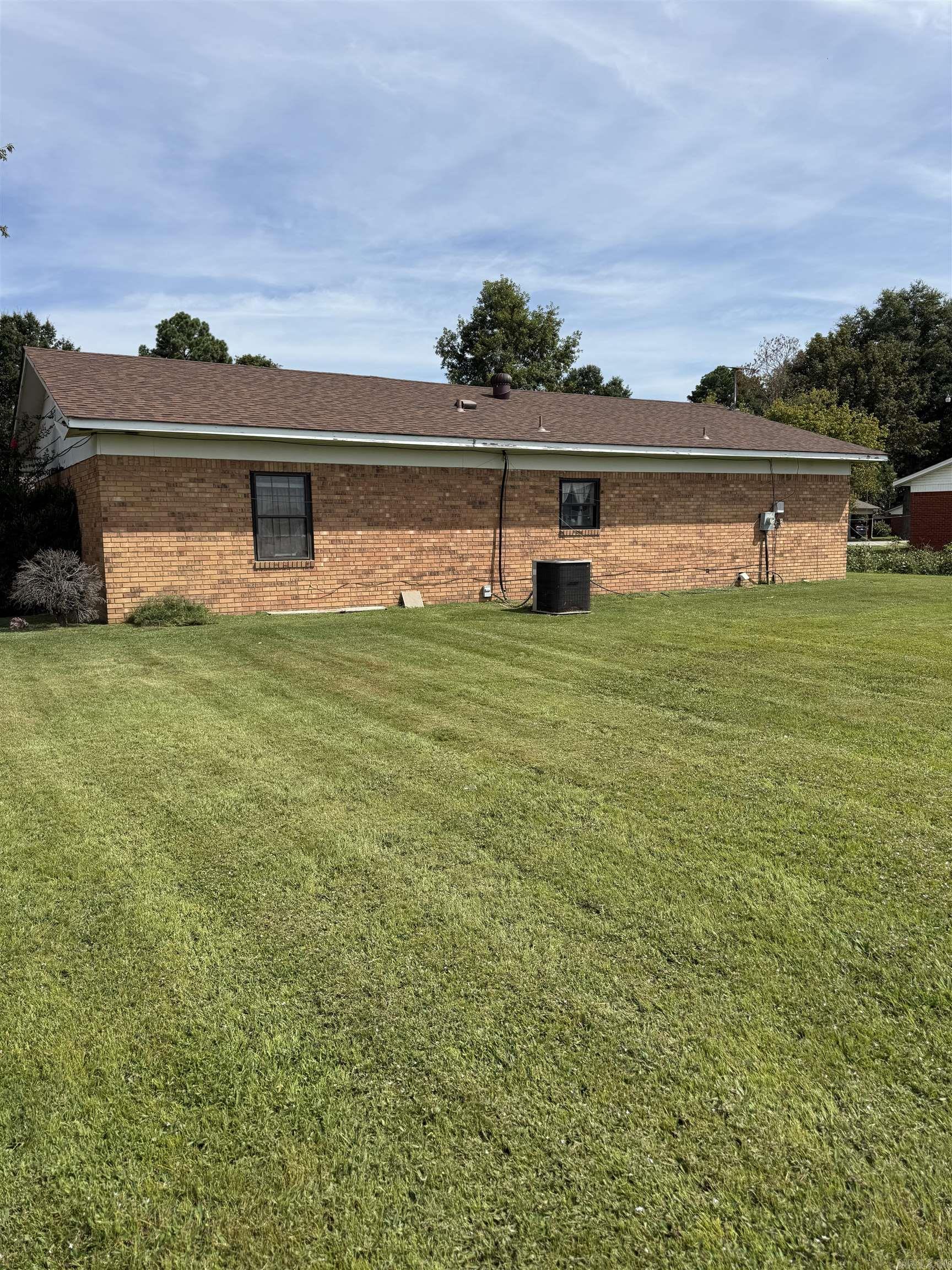 810 E 8th  Rector, AR