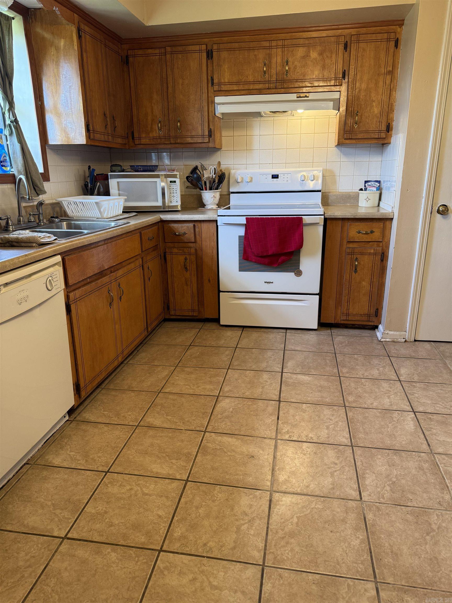 810 E 8th  Rector, AR