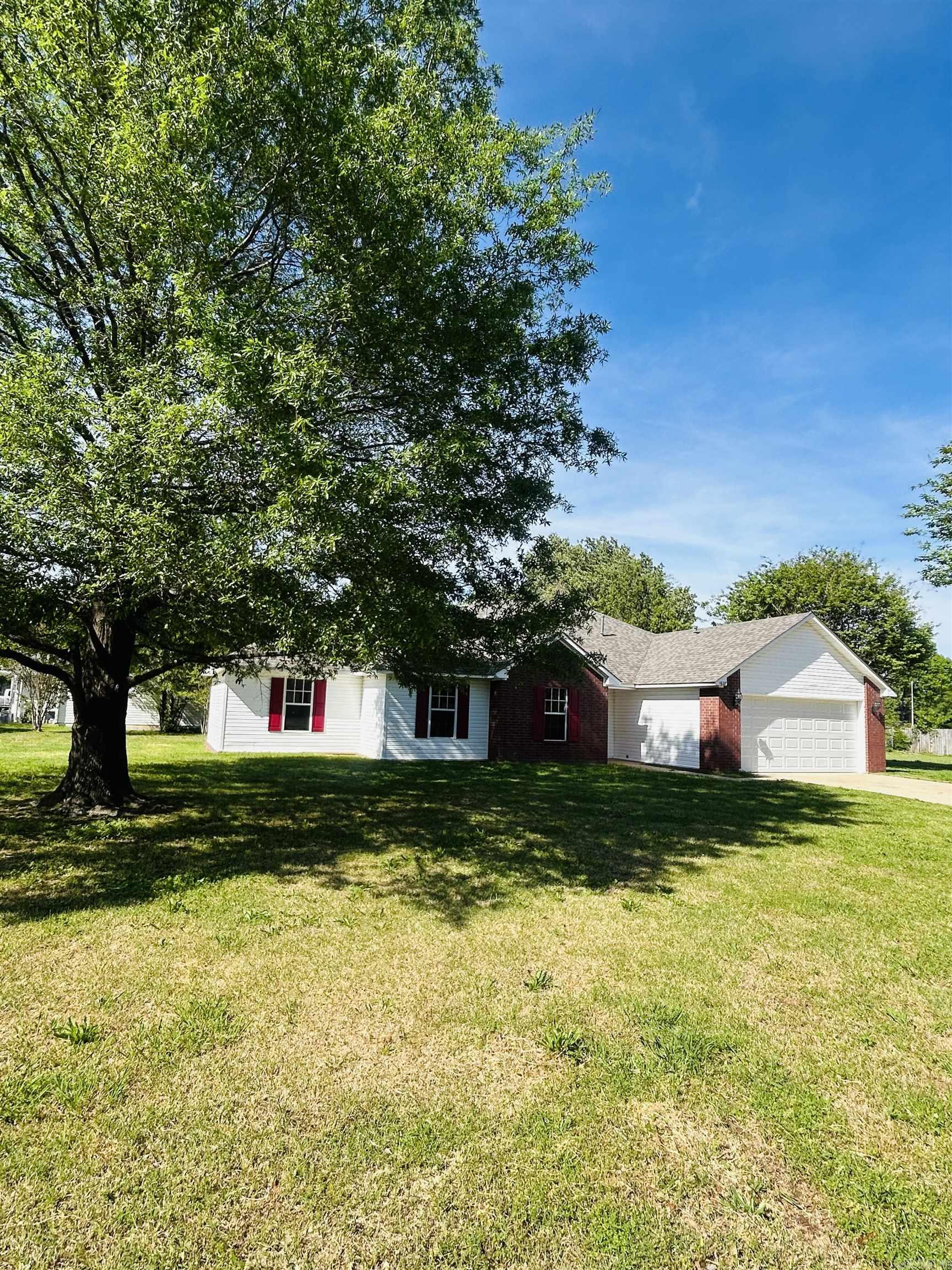 1628 Crepe Myrtle Dr.  Jonesboro, AR