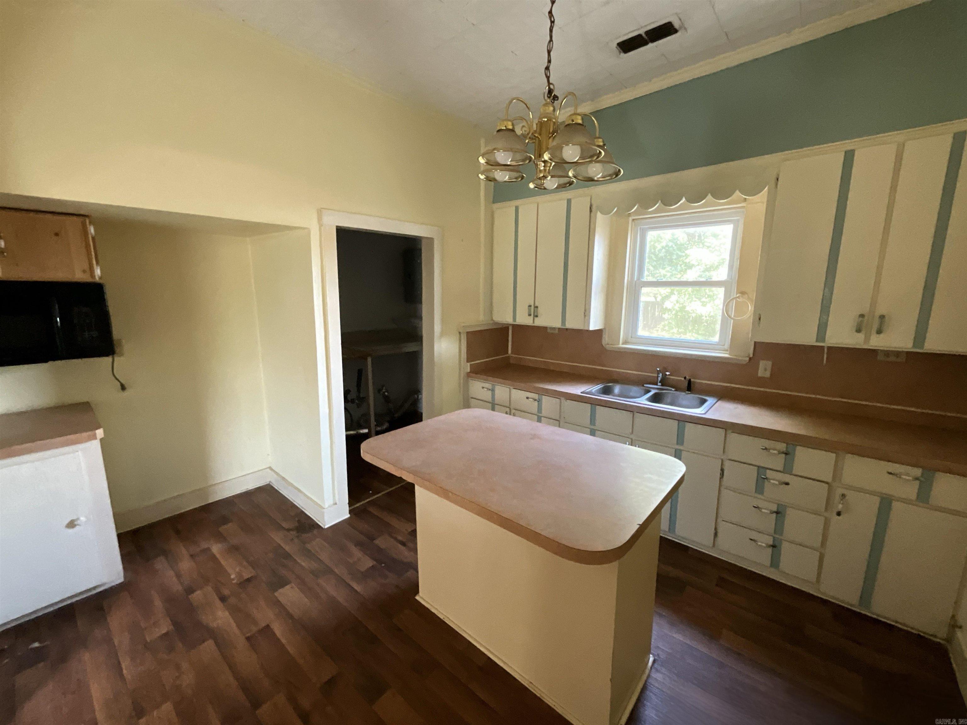 204 N Merrill  New Boston, TX