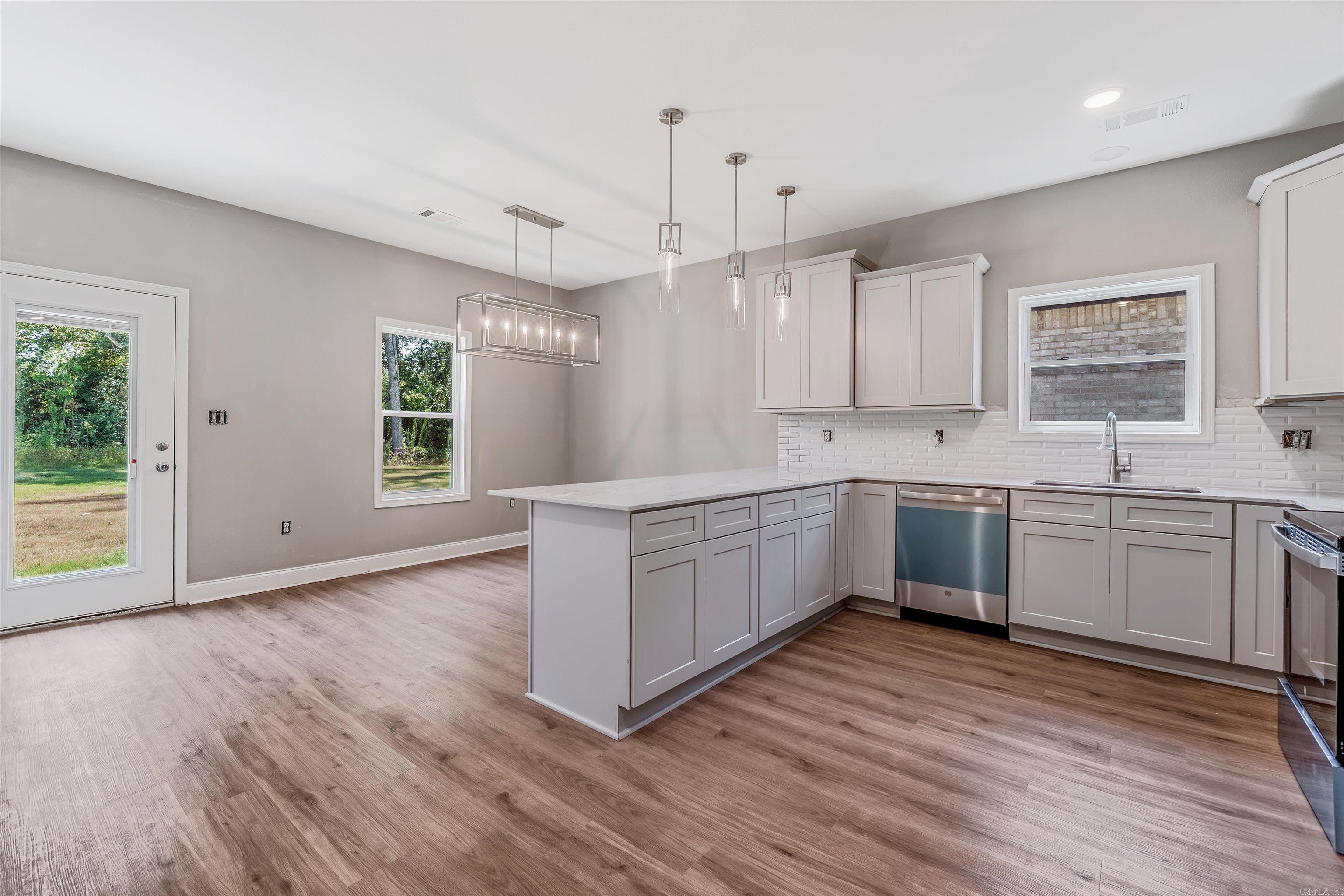 1007 N Jeff Davis  Jacksonville, AR