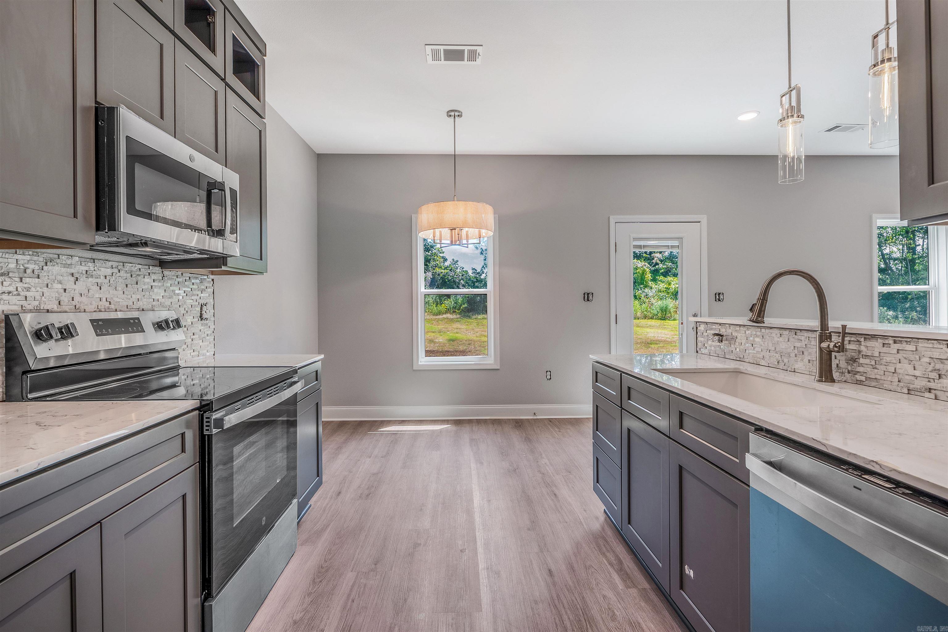 1009 N Jeff Davis  Jacksonville, AR