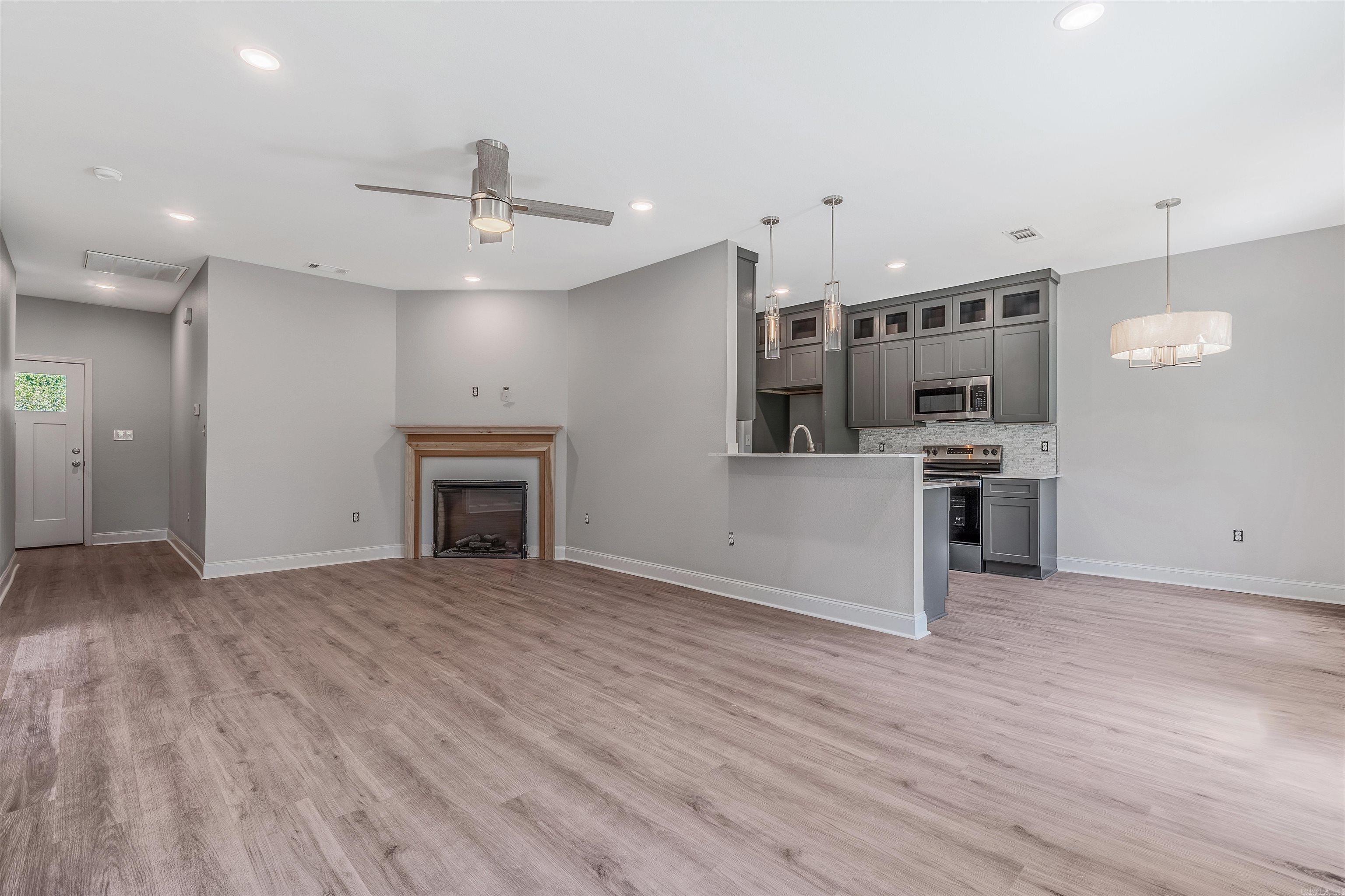 1009 N Jeff Davis  Jacksonville, AR